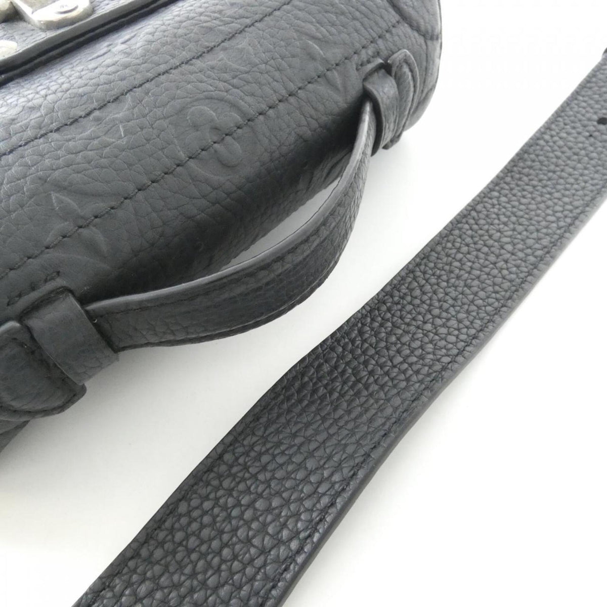 Louis Vuitton Black Leather Handbag (Pre-Owned)