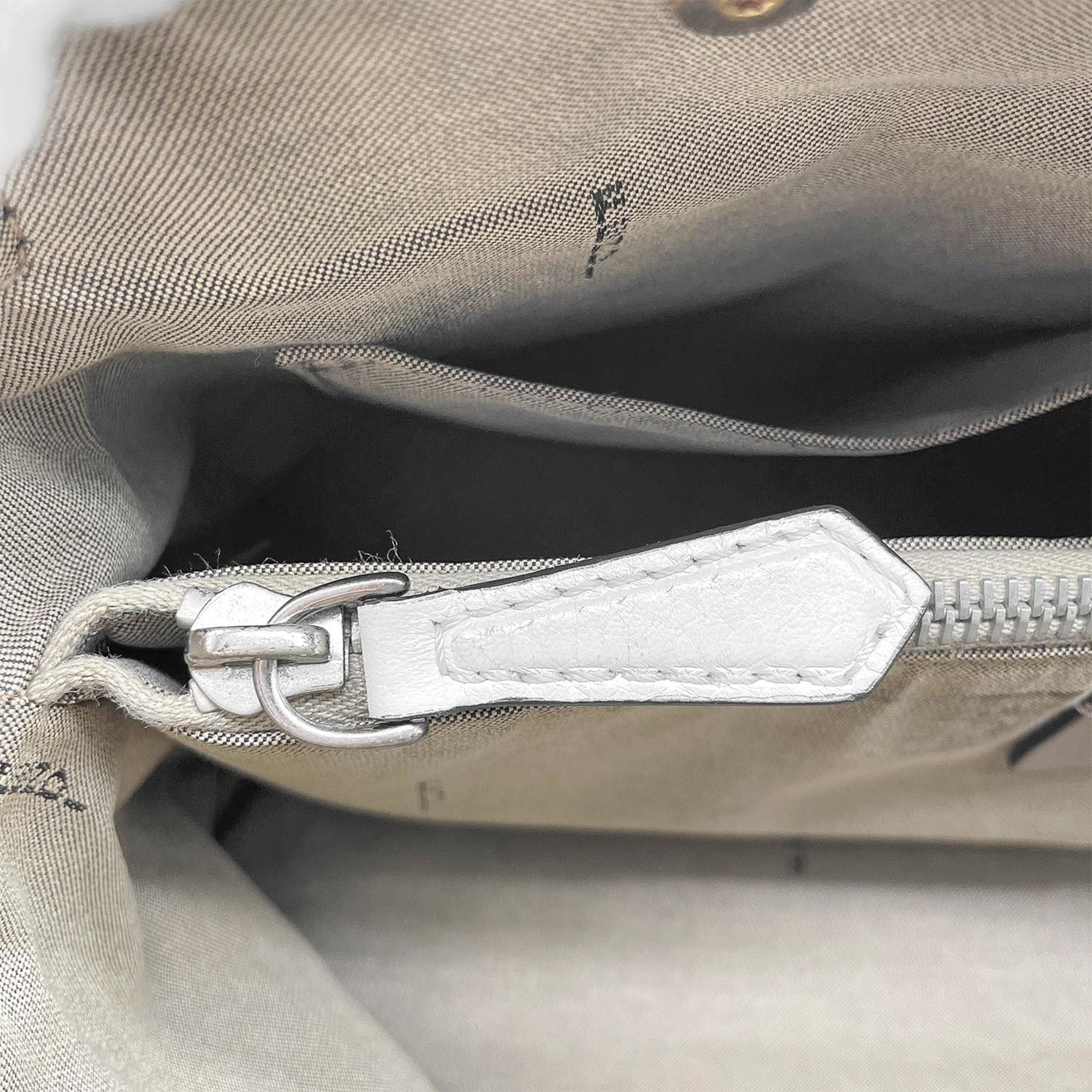 Fendi White Leather Handbag (Pre-Owned)