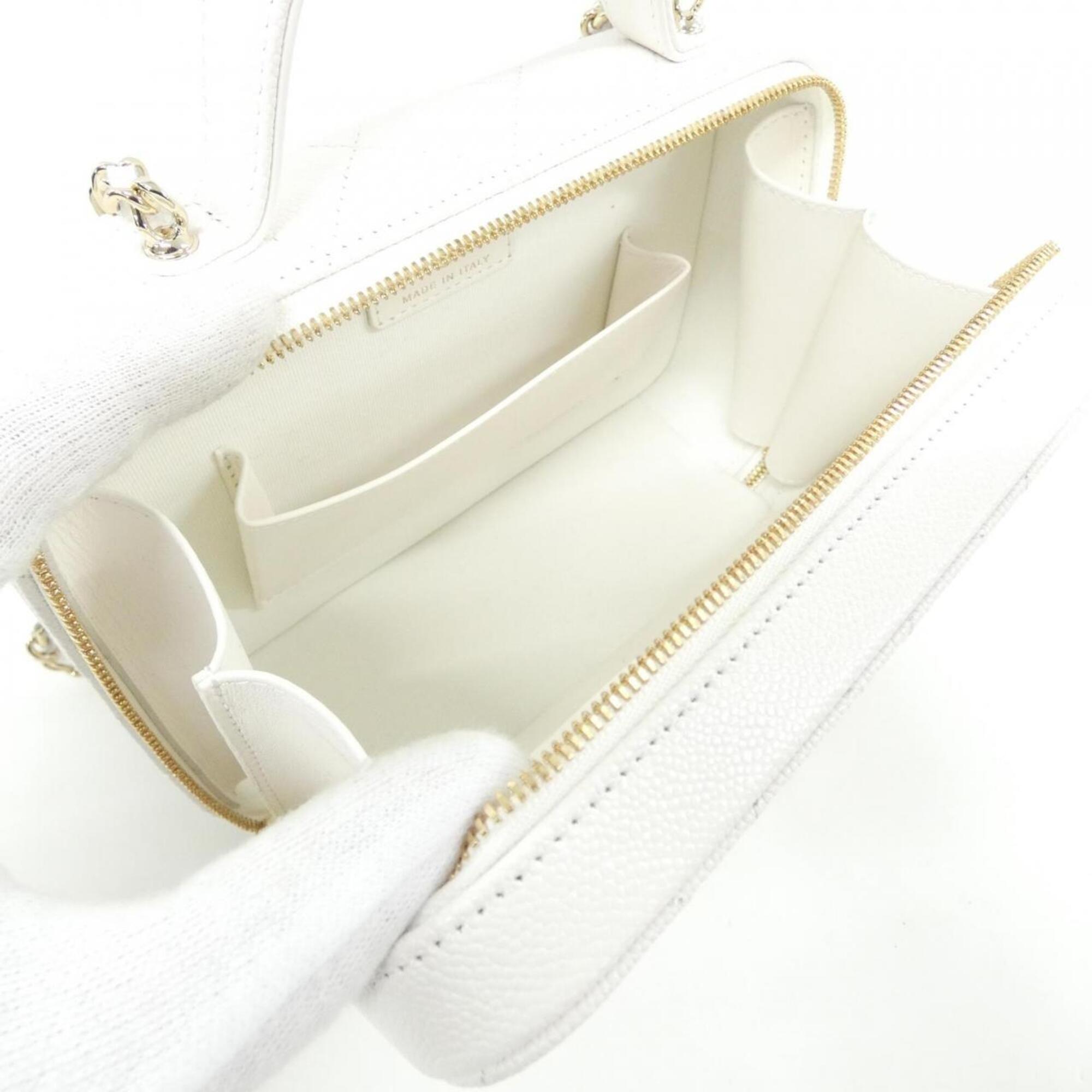 Chanel White Grained Calfskin Handbag (Pre-Owned)