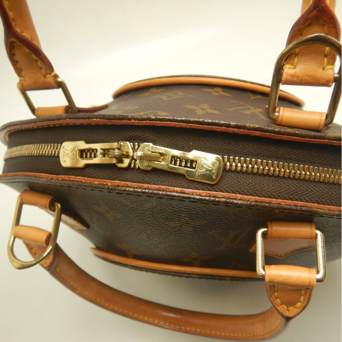 Louis Vuitton Brown Monogram Monogram Canvas Handbag (Pre-Owned)