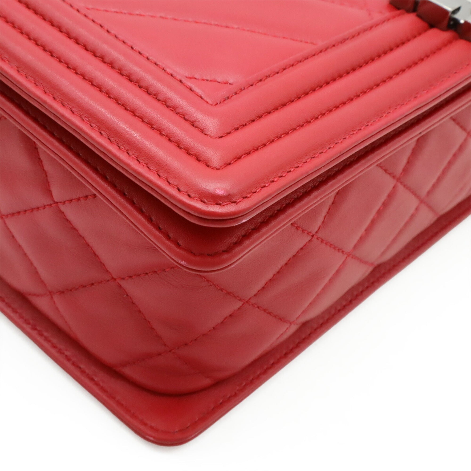 Chanel Red Color Leather Shoulder Bag (Pre-Owned)