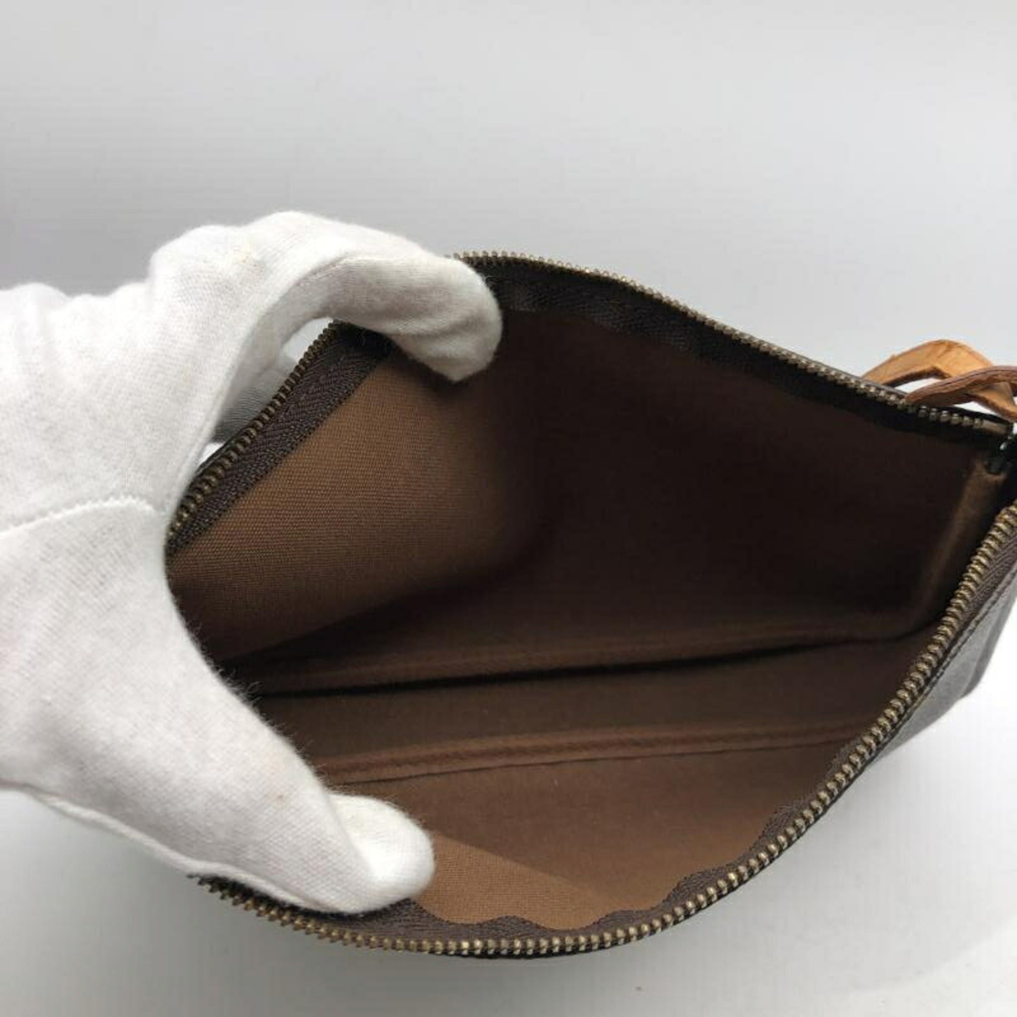 Louis Vuitton Brown Handbag Pochette (Pre-Owned)