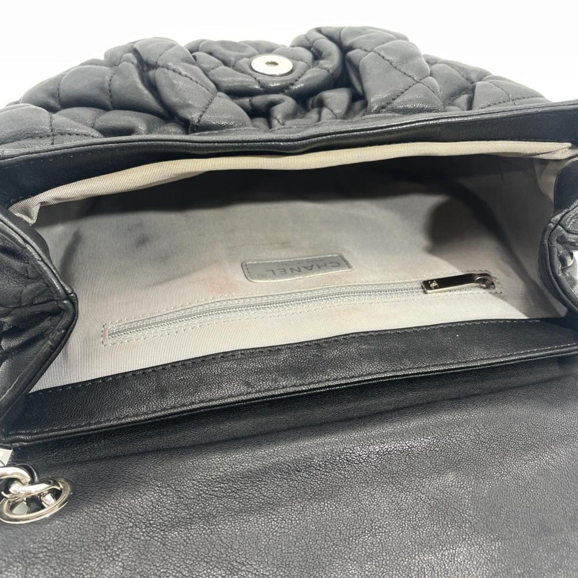 Chanel Black Leather Shoulder Bag (Pre-Owned)