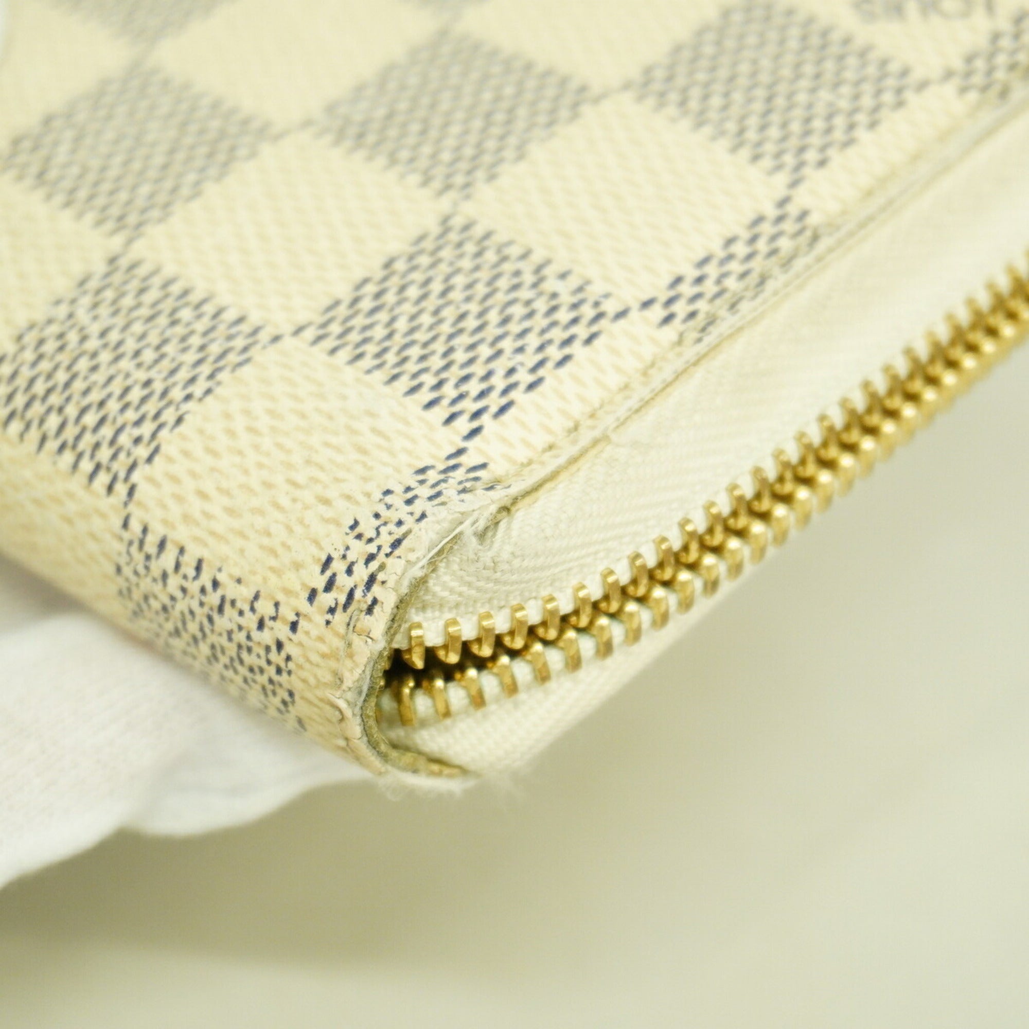 Louis Vuitton White Long Wallet (Bi-Fold) (Pre-Owned)