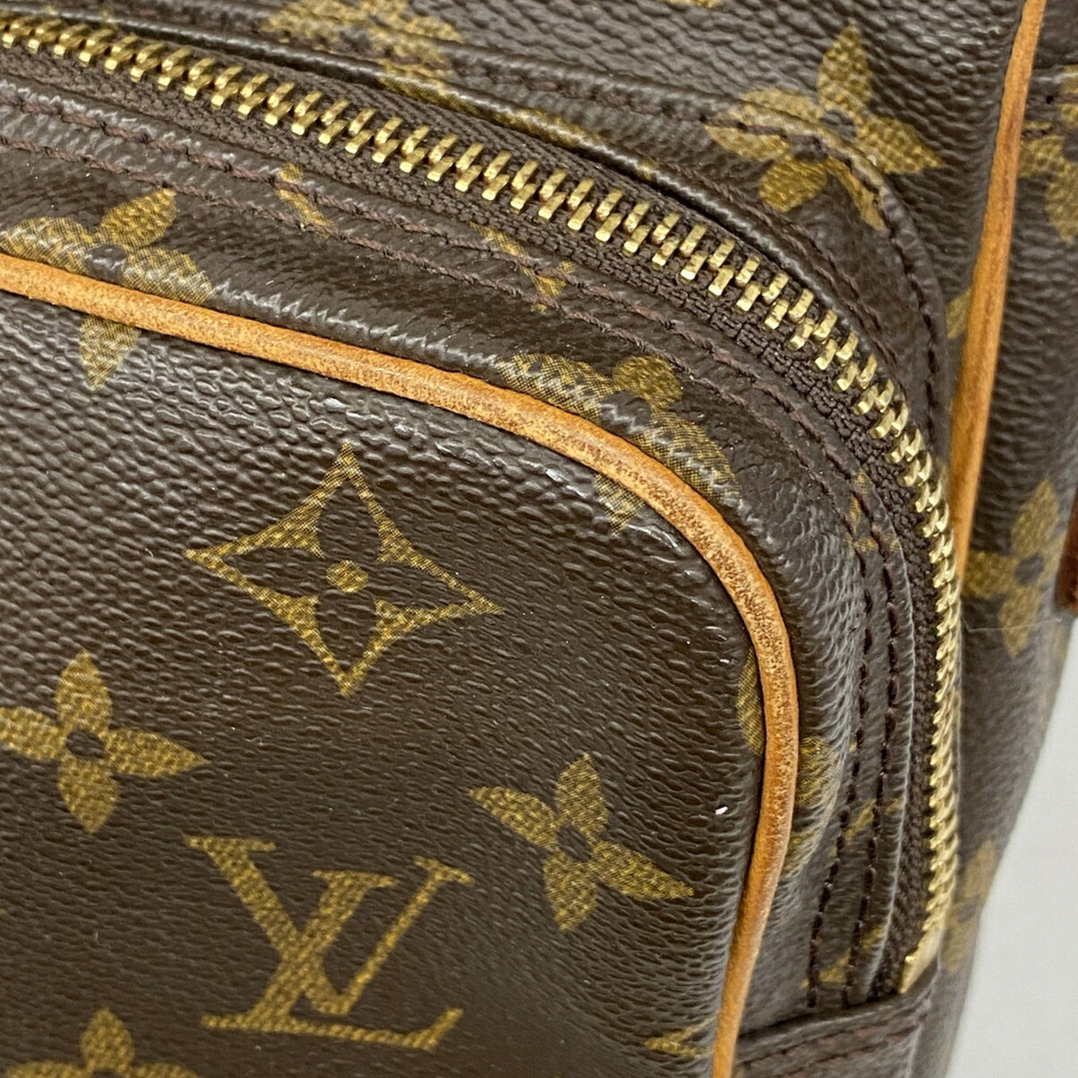 Louis Vuitton Brown Shoulder Bag (Pre-Owned)