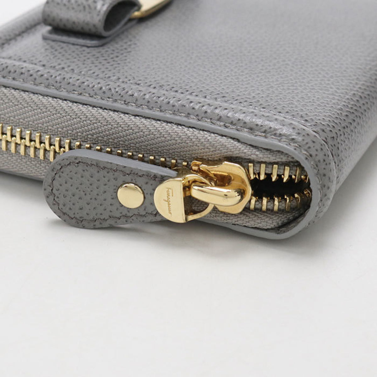 Salvatore Ferragamo Gray Leather Wallet (Bi-Fold) (Pre-Owned)