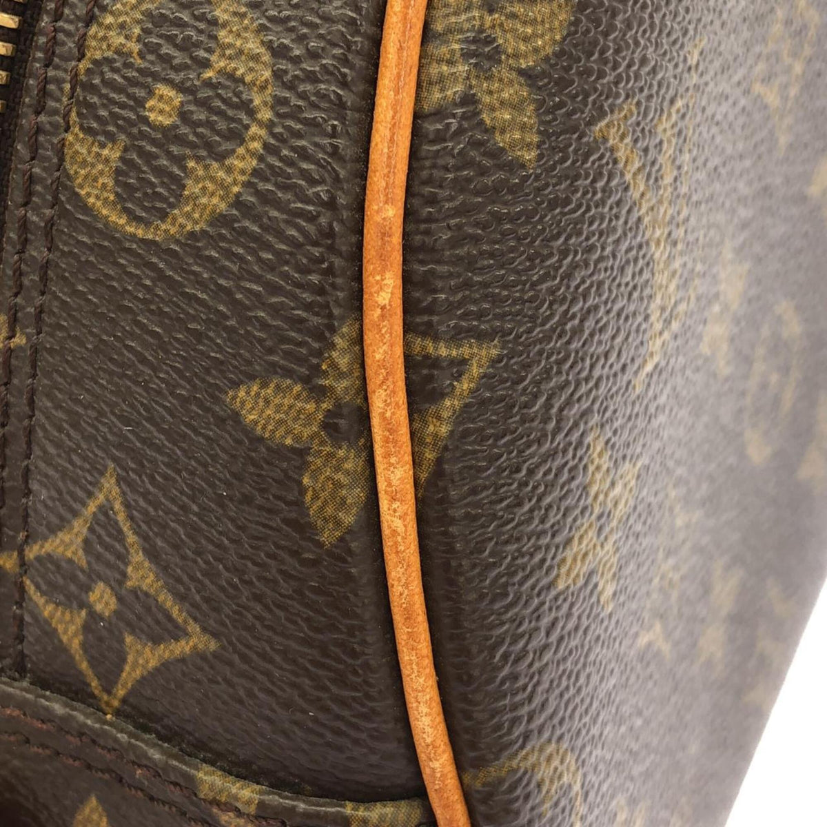 Louis Vuitton Marron Coated Canvas Shoulder Bag (Pre-Owned)