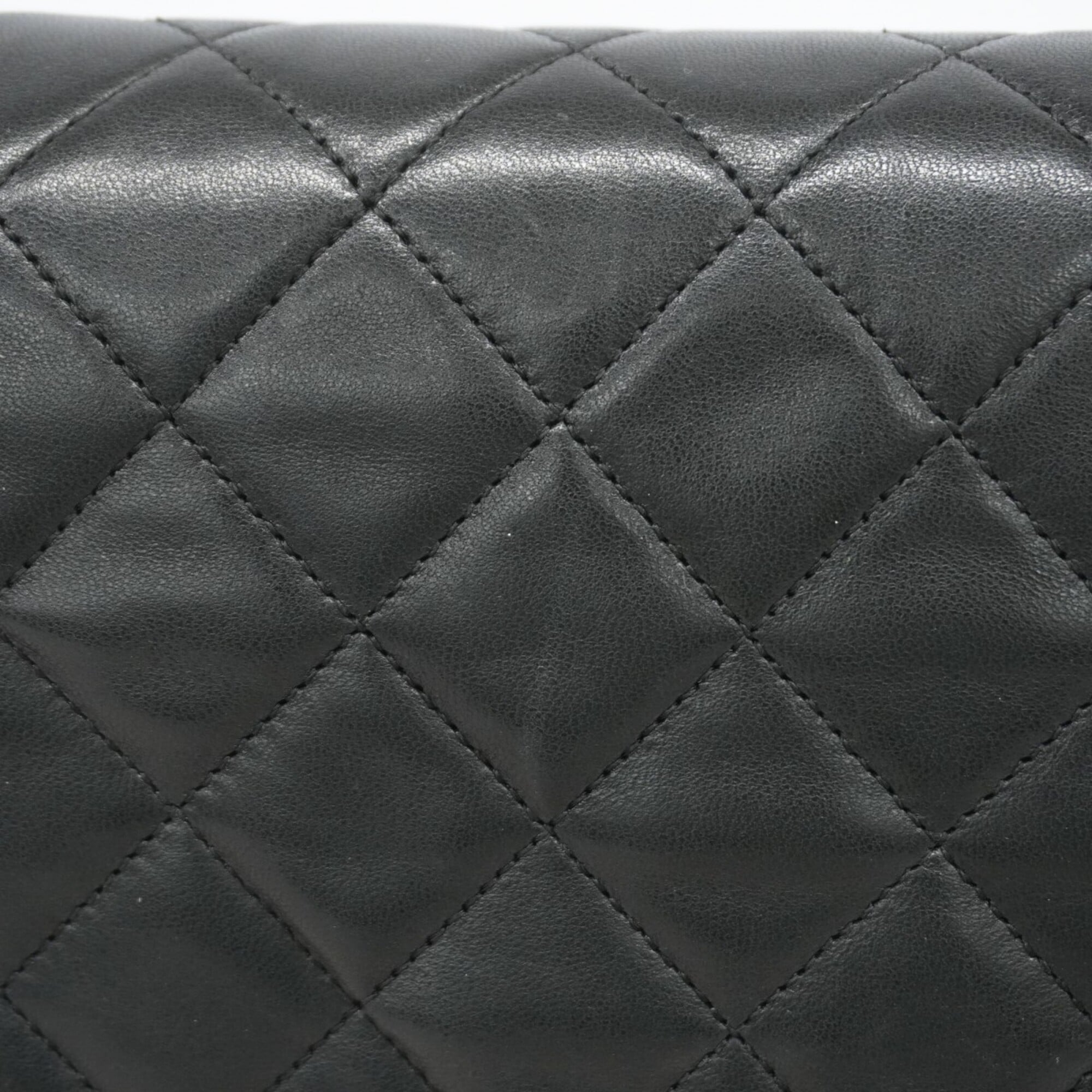 Chanel Black Leather Shoulder Bag (Pre-Owned)