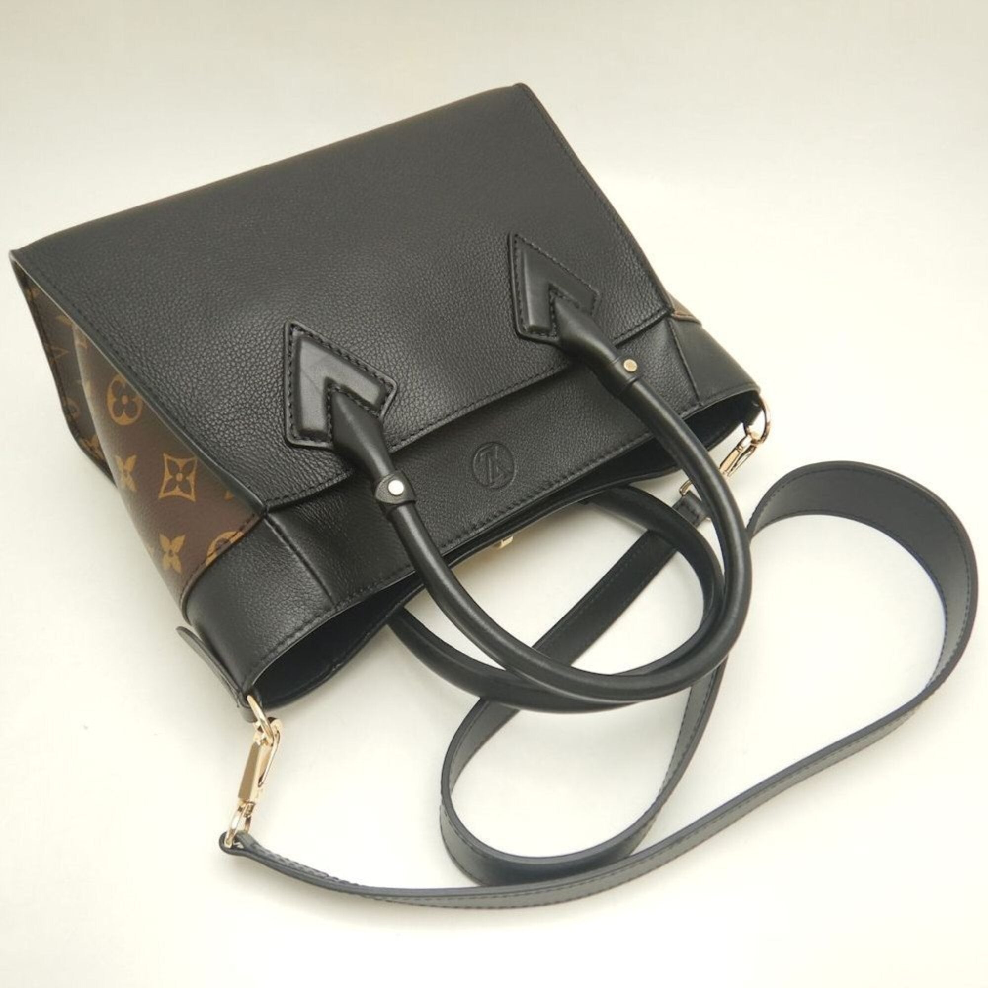Louis Vuitton Brown Noir Monogram Leather Handbag (Pre-Owned)