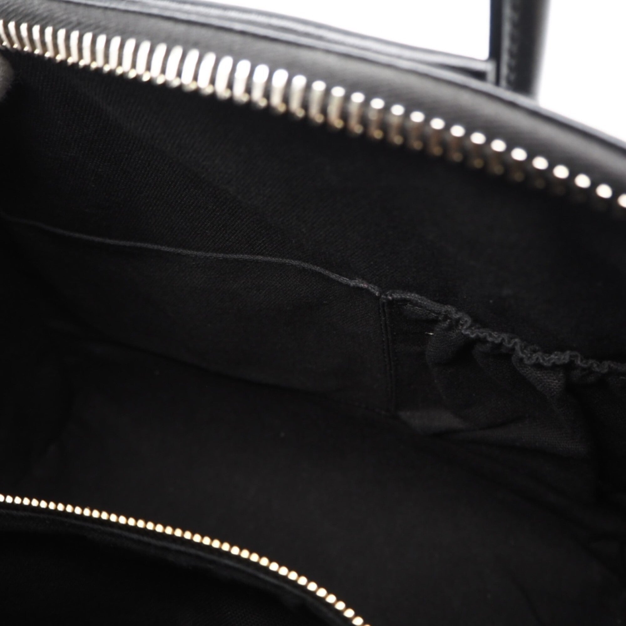 Givenchy Black Leather Handbag (Pre-Owned)