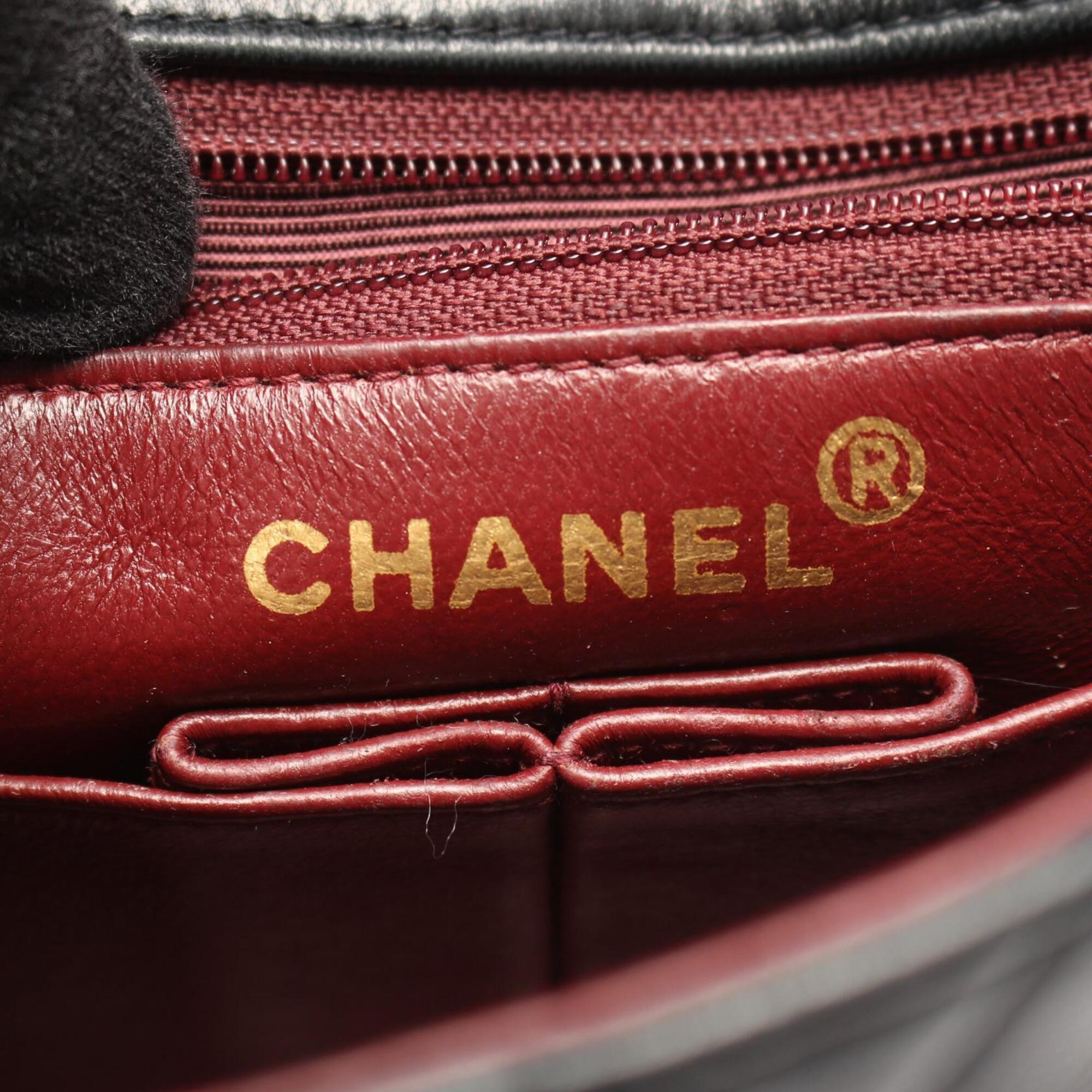 Chanel Black Leather Handbag Shoulder Bag (Pre-Owned)