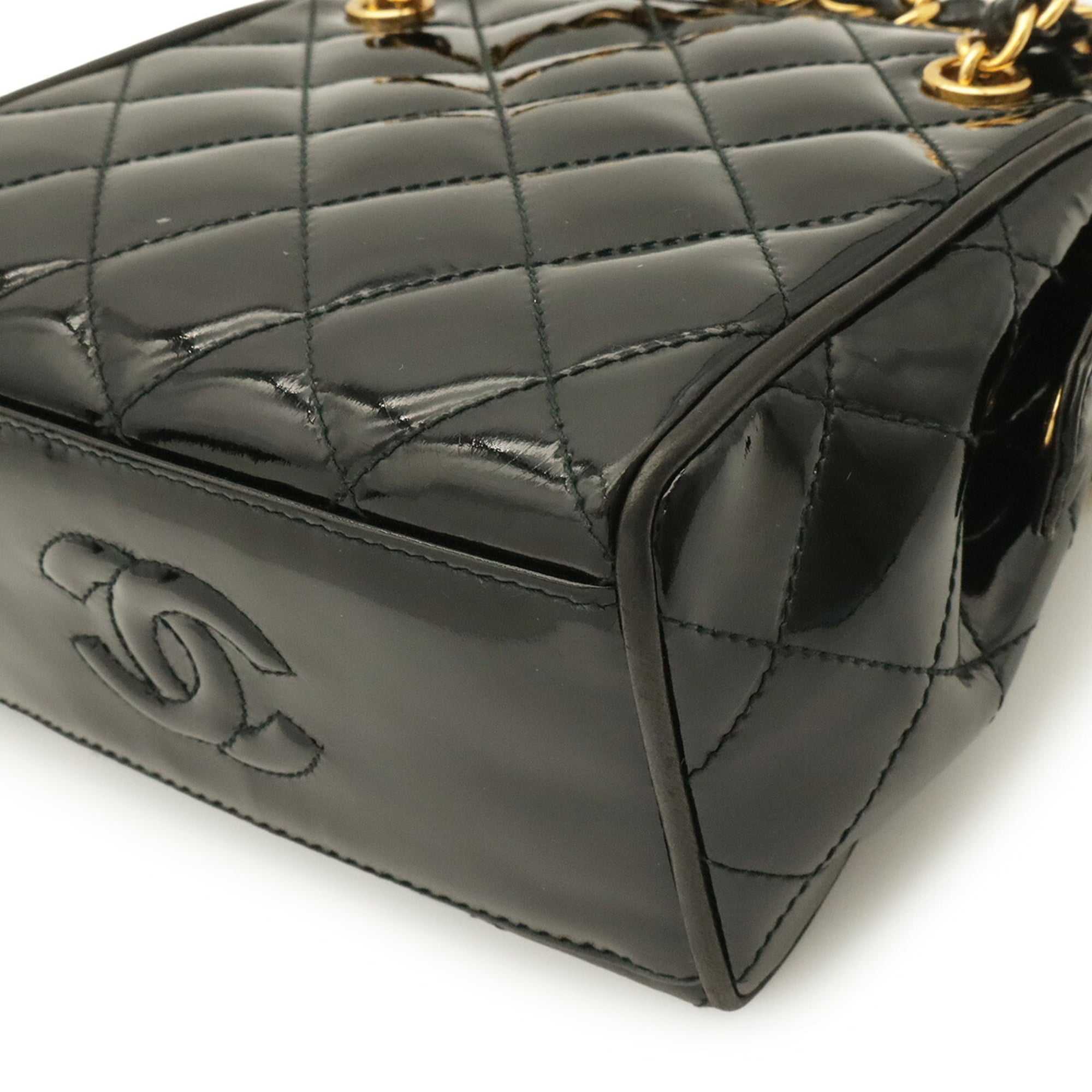 Chanel Matelasse Black Leather Shoulder Bag (Pre-Owned)
