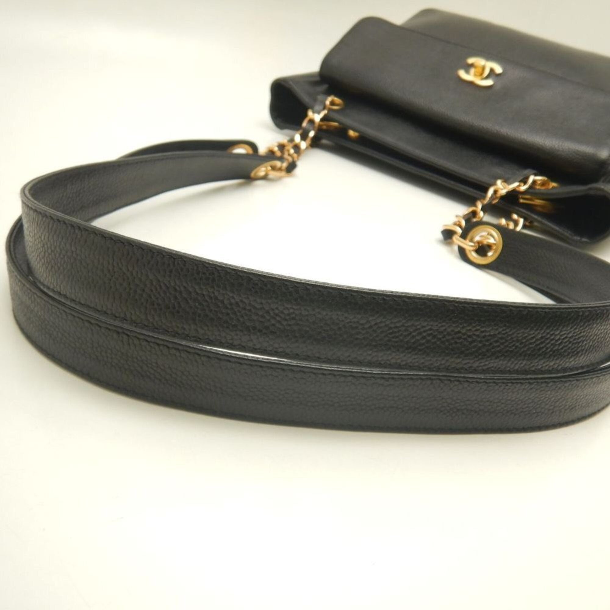 Chanel Black Grained Calfskin Shoulder Bag (Pre-Owned)