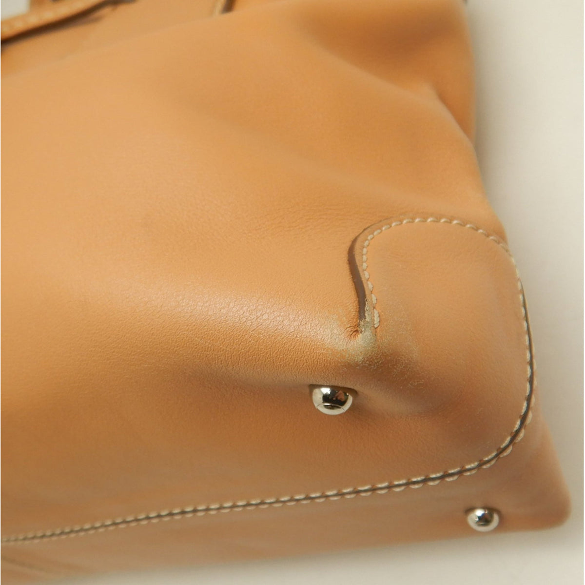 Tod's Camel Leather Tote Bag (Pre-Owned)