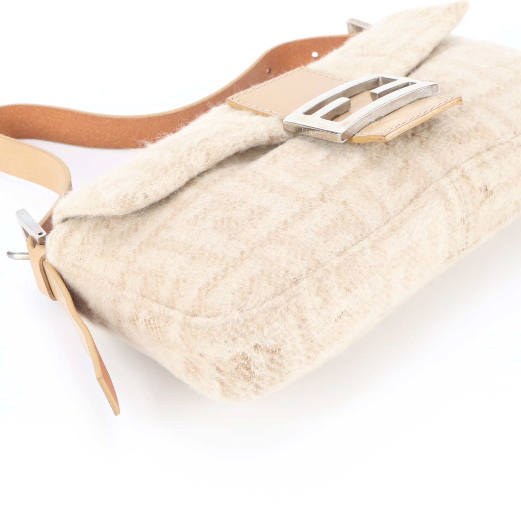 Fendi Beige Ivory Leather Shoulder Bag (Pre-Owned)