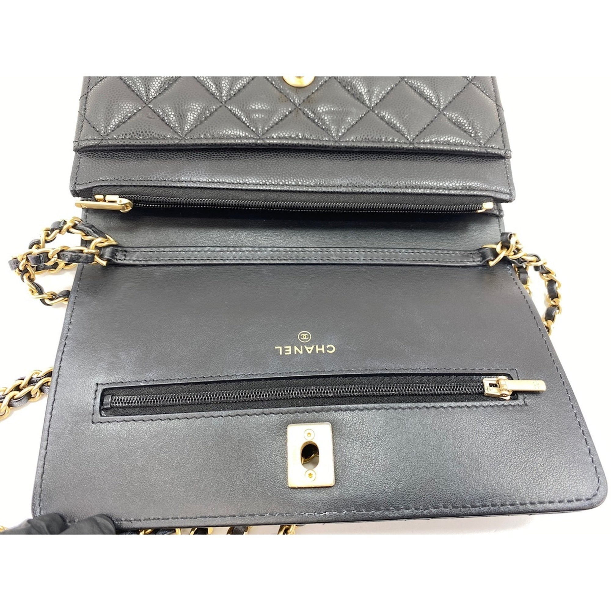 Chanel Black Shoulder Bag (Pre-Owned)