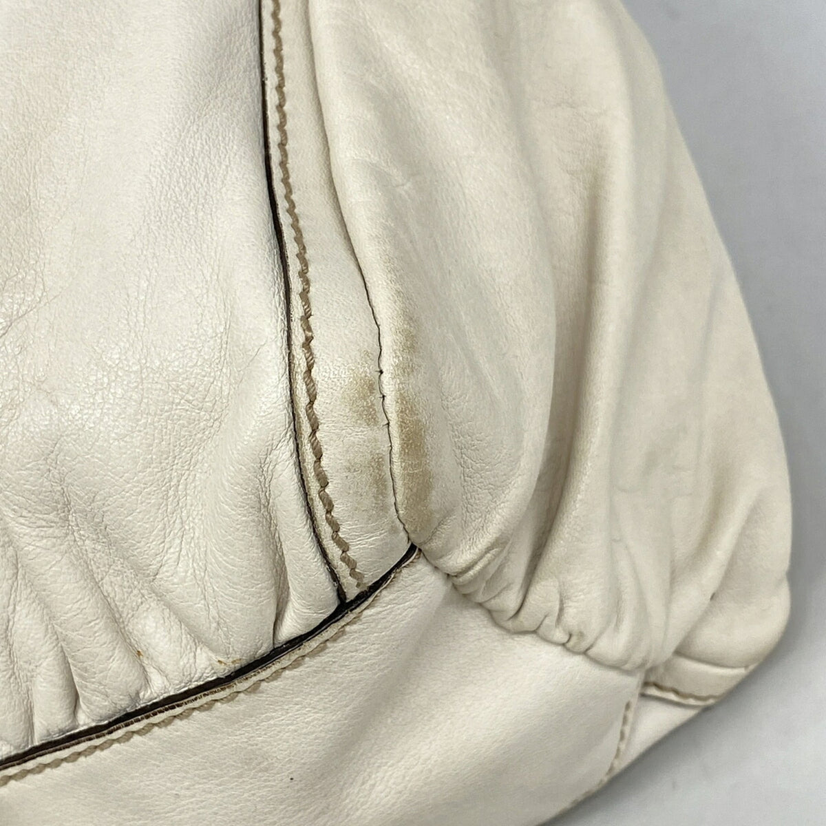 Gucci White Leather Shoulder Bag (Pre-Owned)