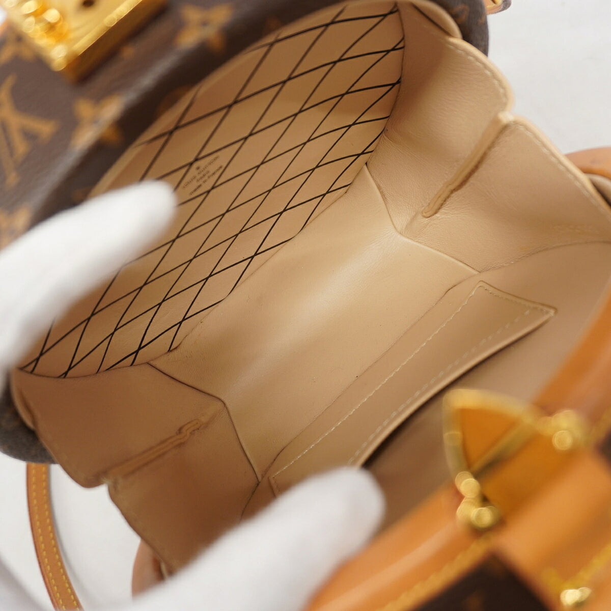 Louis Vuitton Brown Shoulder Bag (Pre-Owned)