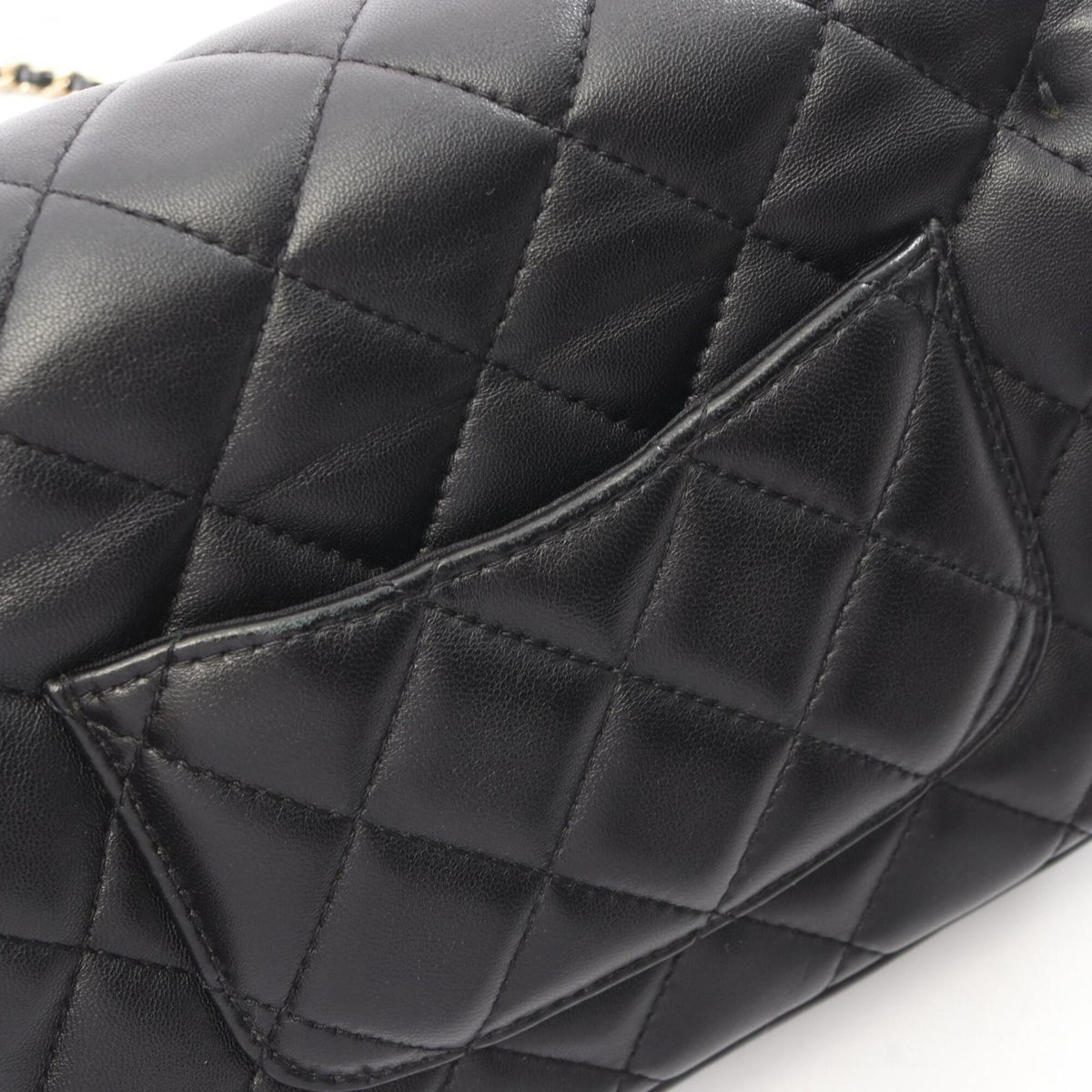 Chanel Black Leather Handbag Shoulder Bag (Pre-Owned)