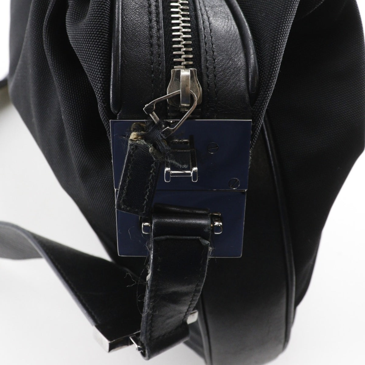Gucci Black Nylon Canvas Shoulder Bag (Pre-Owned)