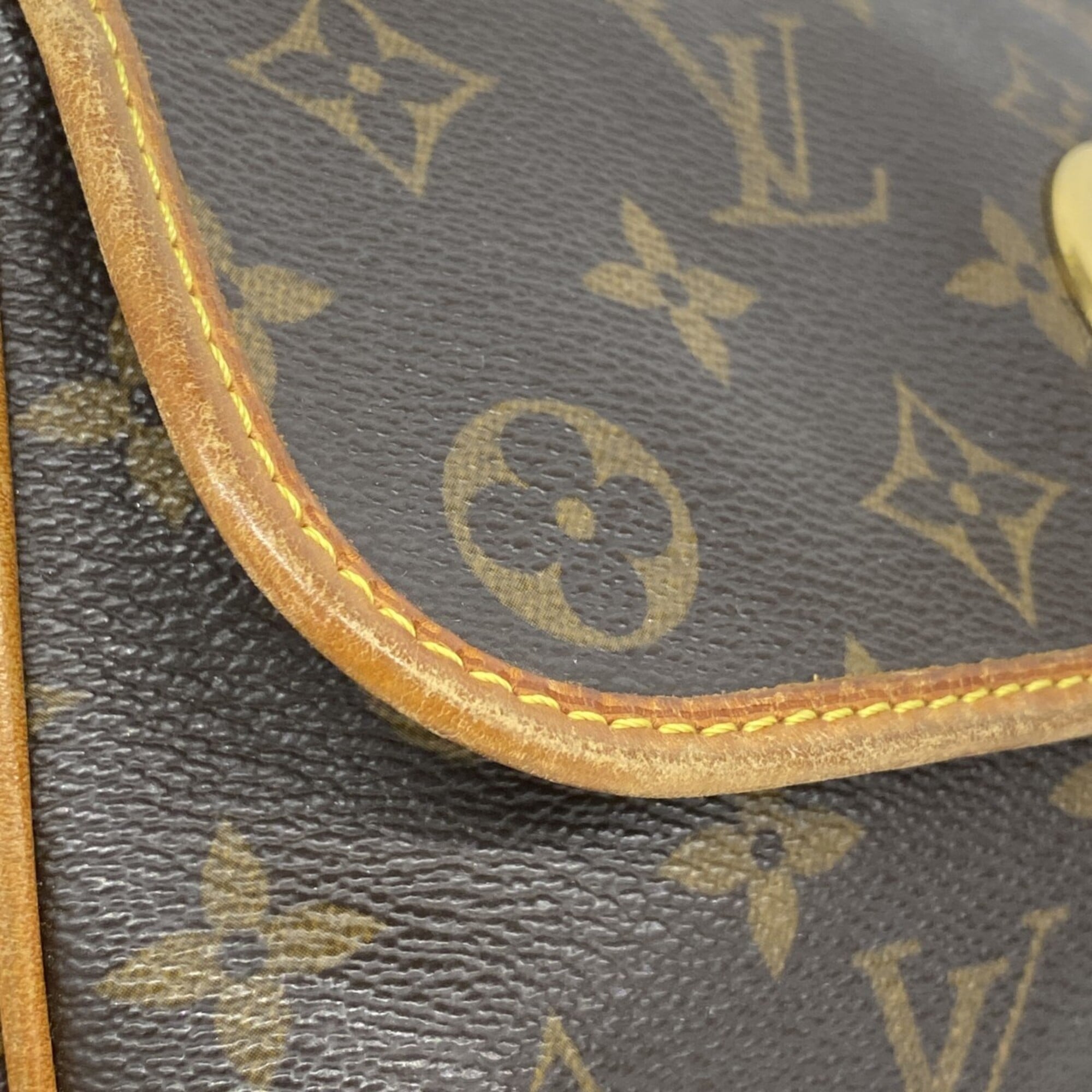 Louis Vuitton Brown Shoulder Bag (Pre-Owned)