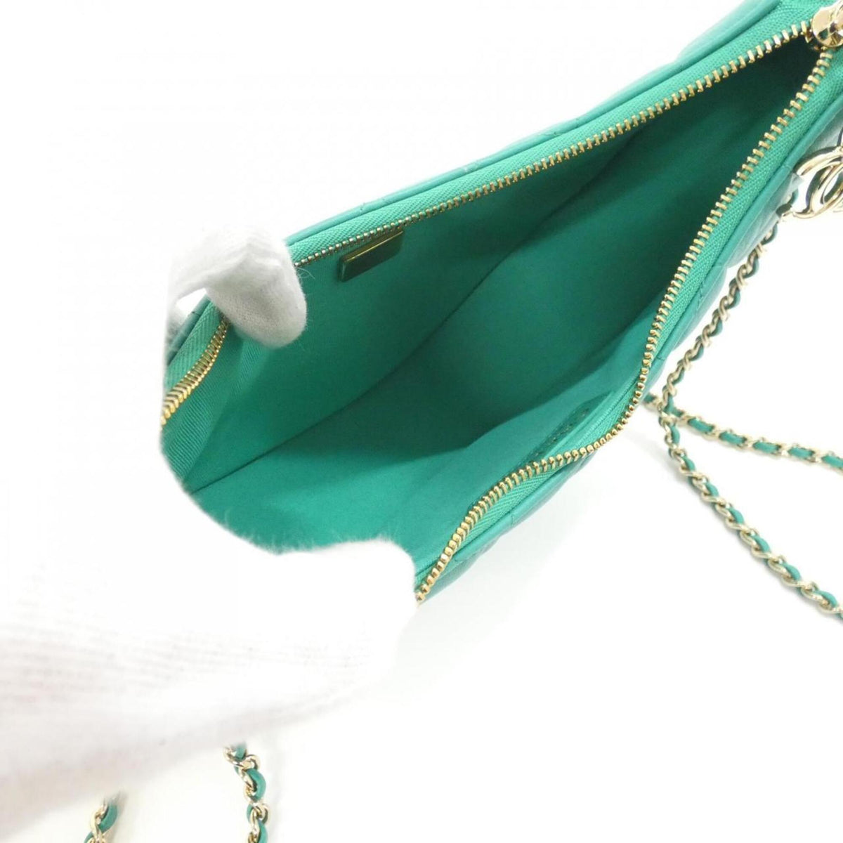 Chanel Green Leather Shoulder Bag (Pre-Owned)