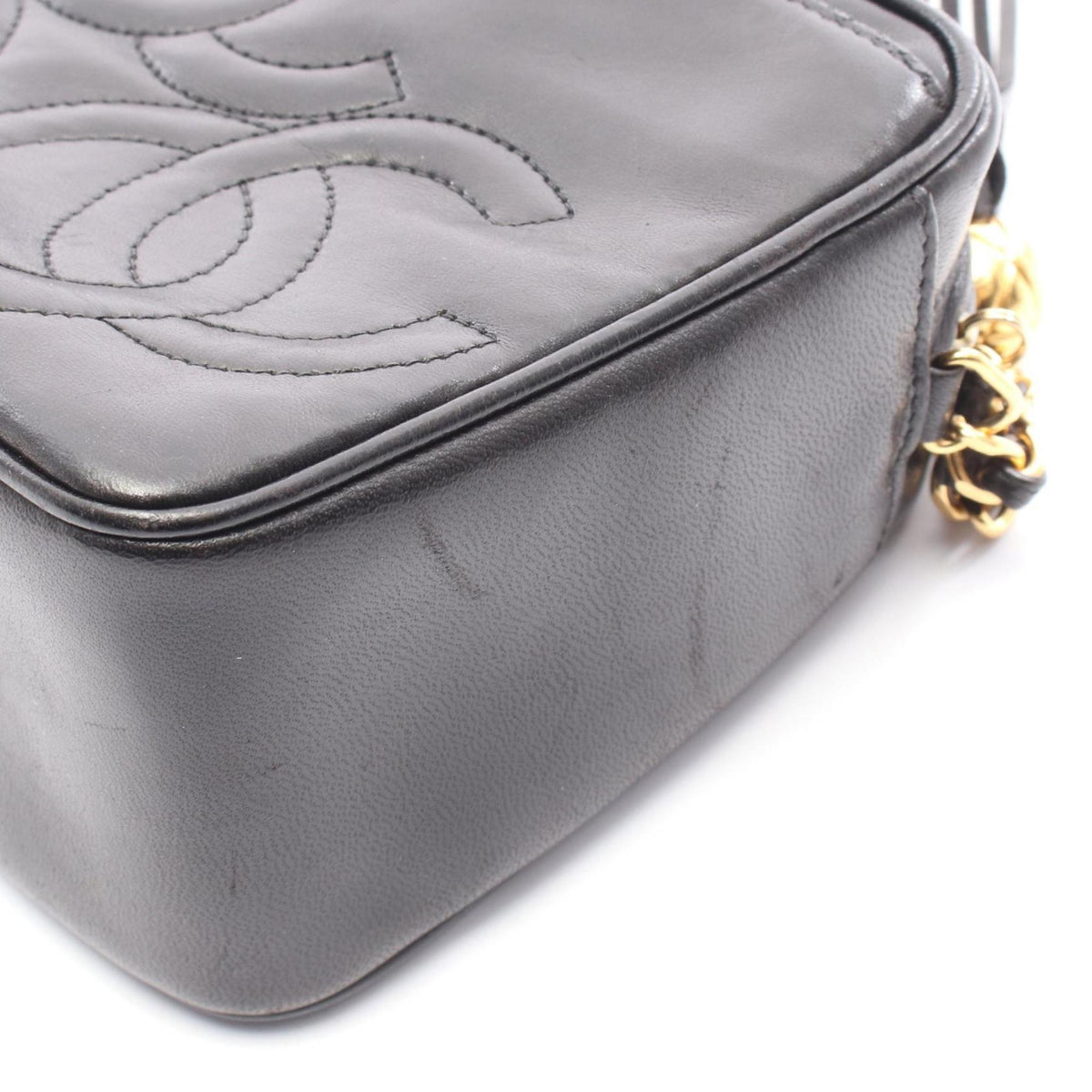 Chanel Black Leather Shoulder Bag (Pre-Owned)