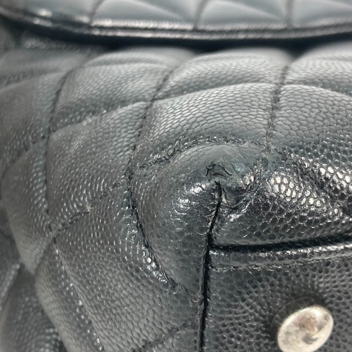 Chanel Black Leather Handbag (Pre-Owned)