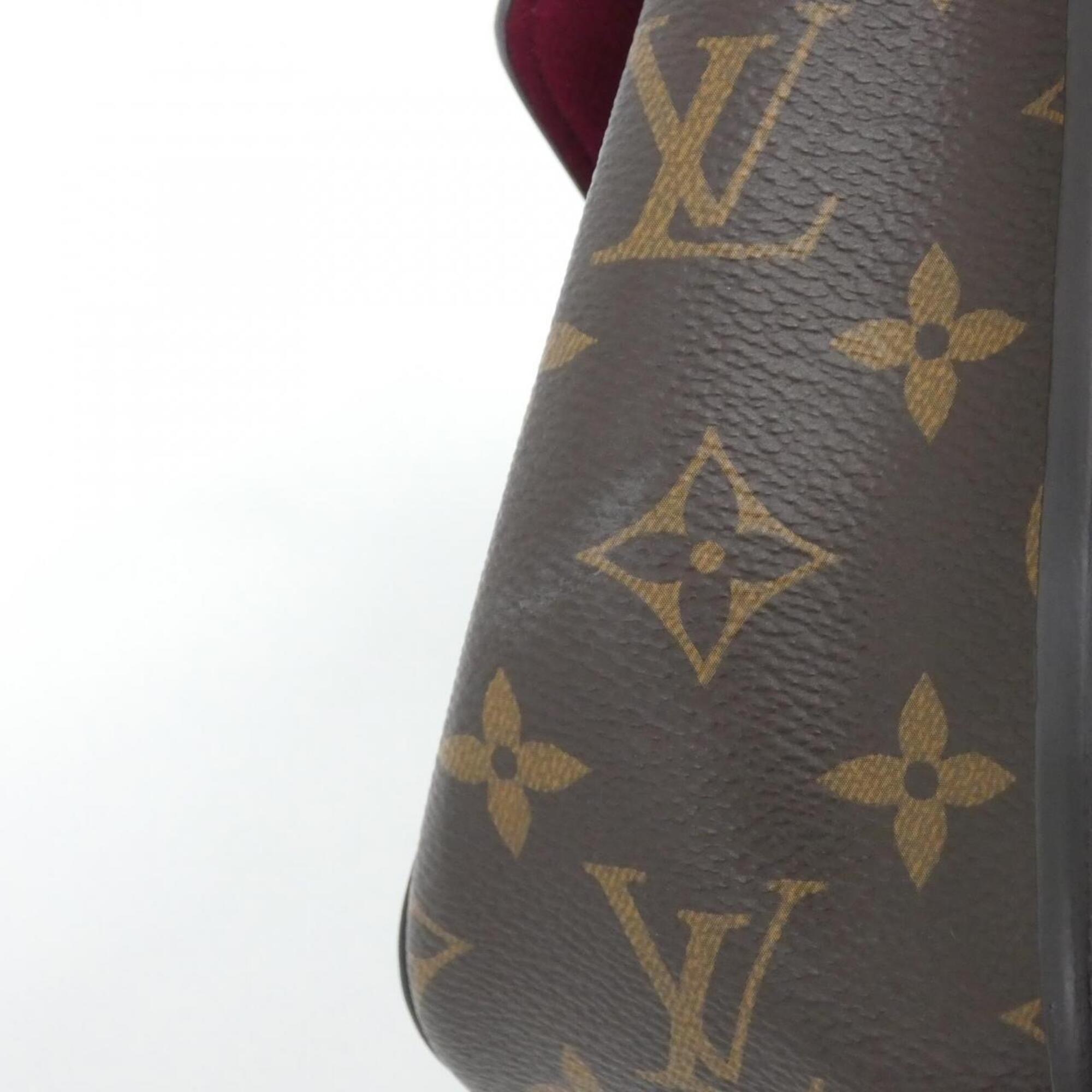 Louis Vuitton Marron Coated Canvas Shoulder Bag (Pre-Owned)