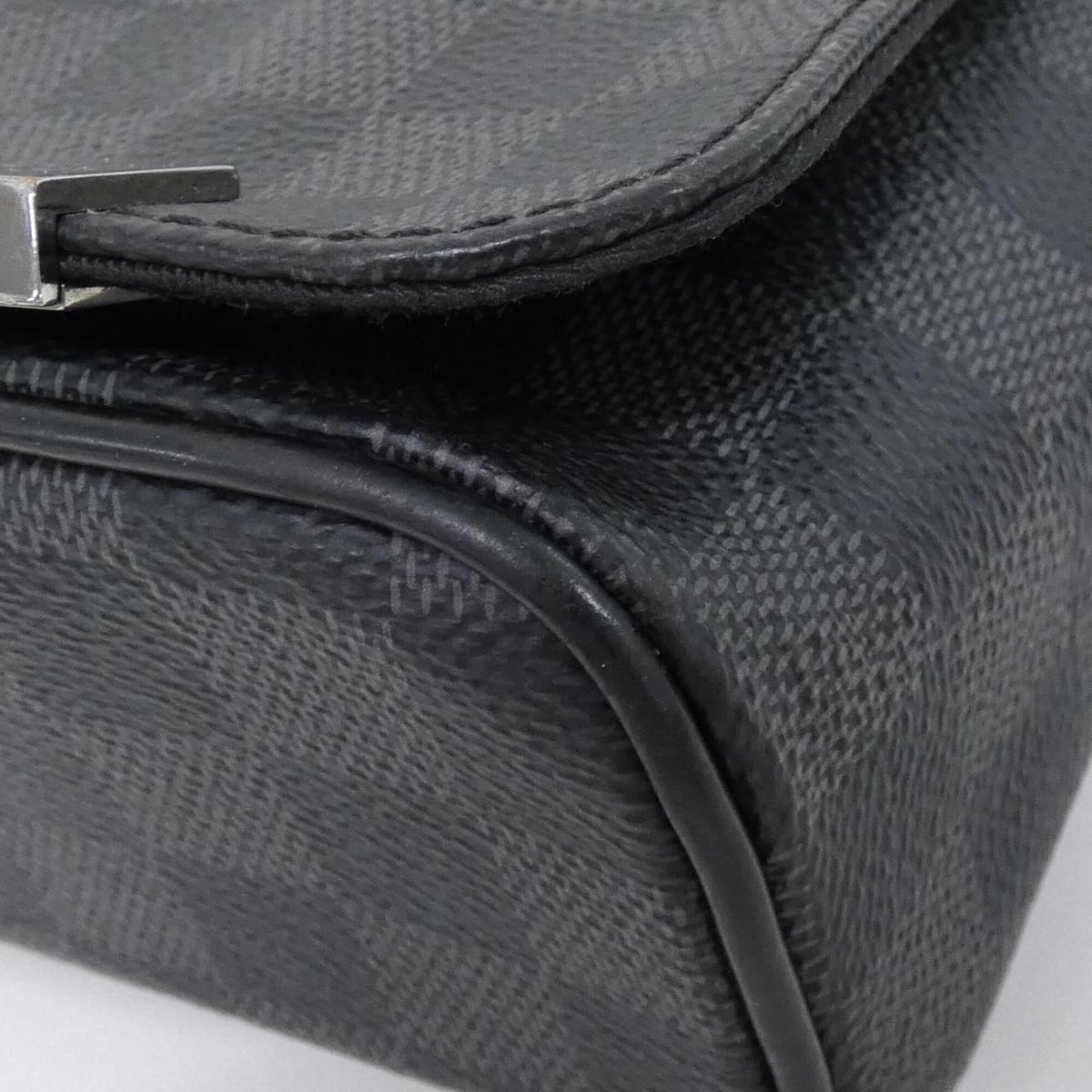 Louis Vuitton Damier Graphite Graphite Damier Graphite Shoulder Bag (Pre-Owned)