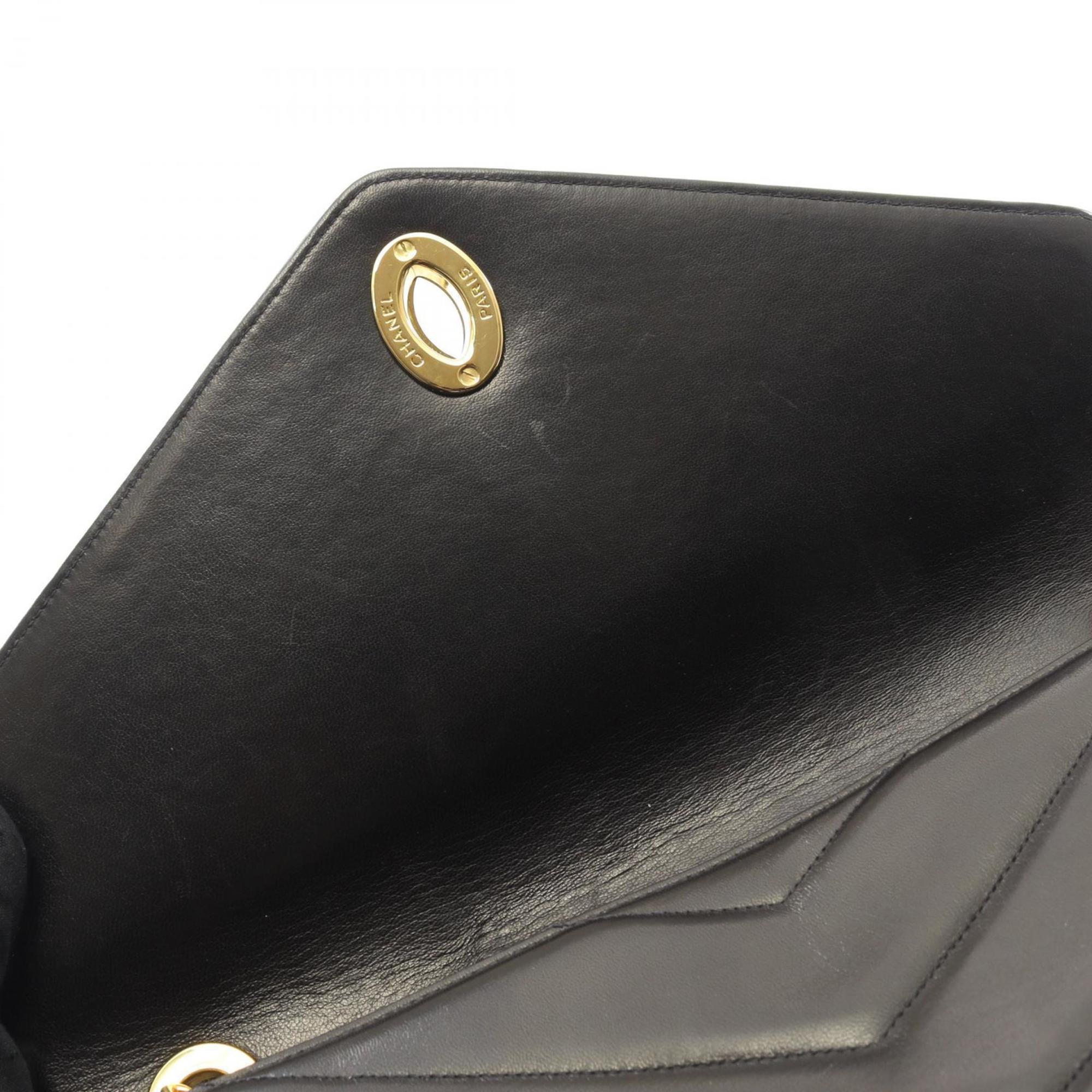 Chanel Black Leather Shoulder Bag (Pre-Owned)