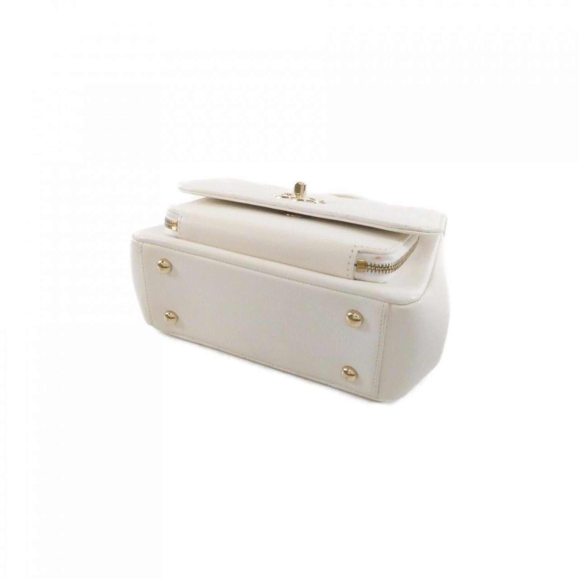 Chanel White Grained Calfskin Handbag (Pre-Owned)