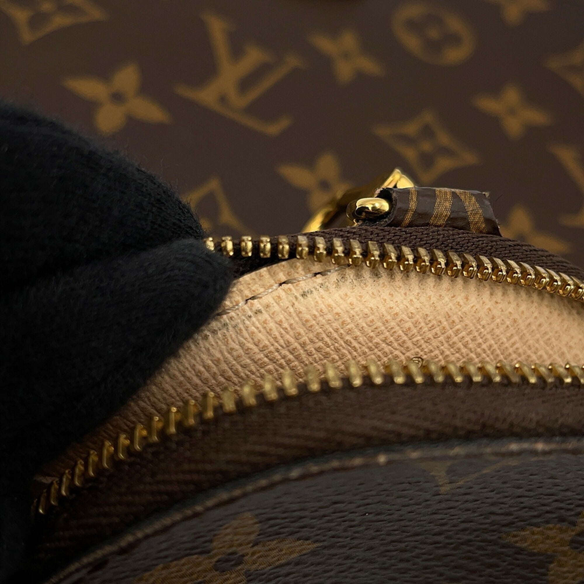 Louis Vuitton Monogram Monogram Monogram Handbag Pochette Shoulder Bag (Pre-Owned)