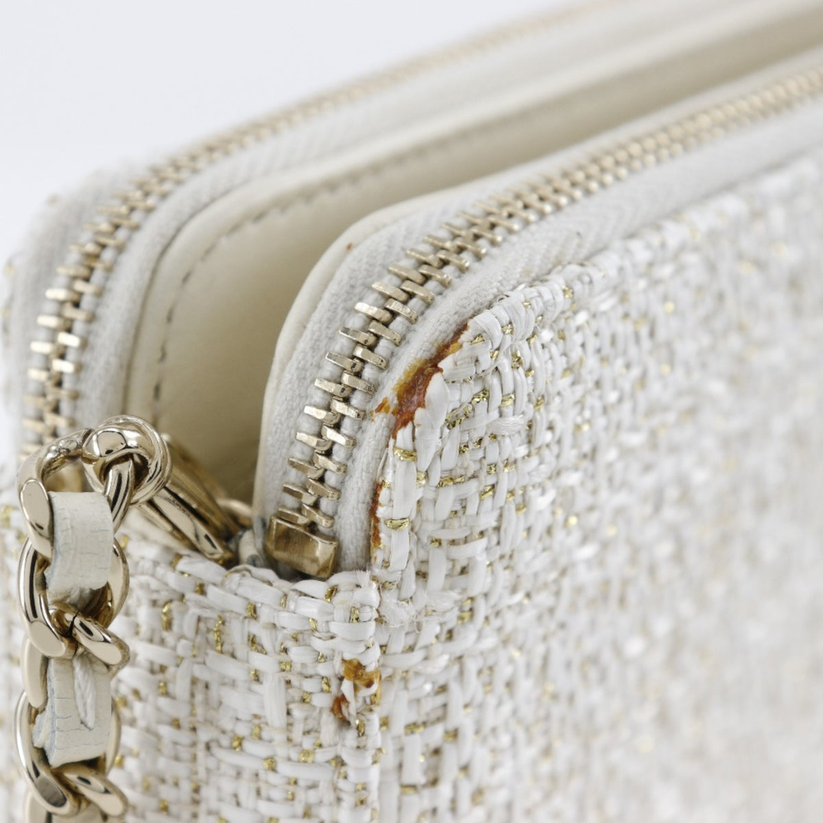 Chanel White Tweed Shoulder Bag (Pre-Owned)