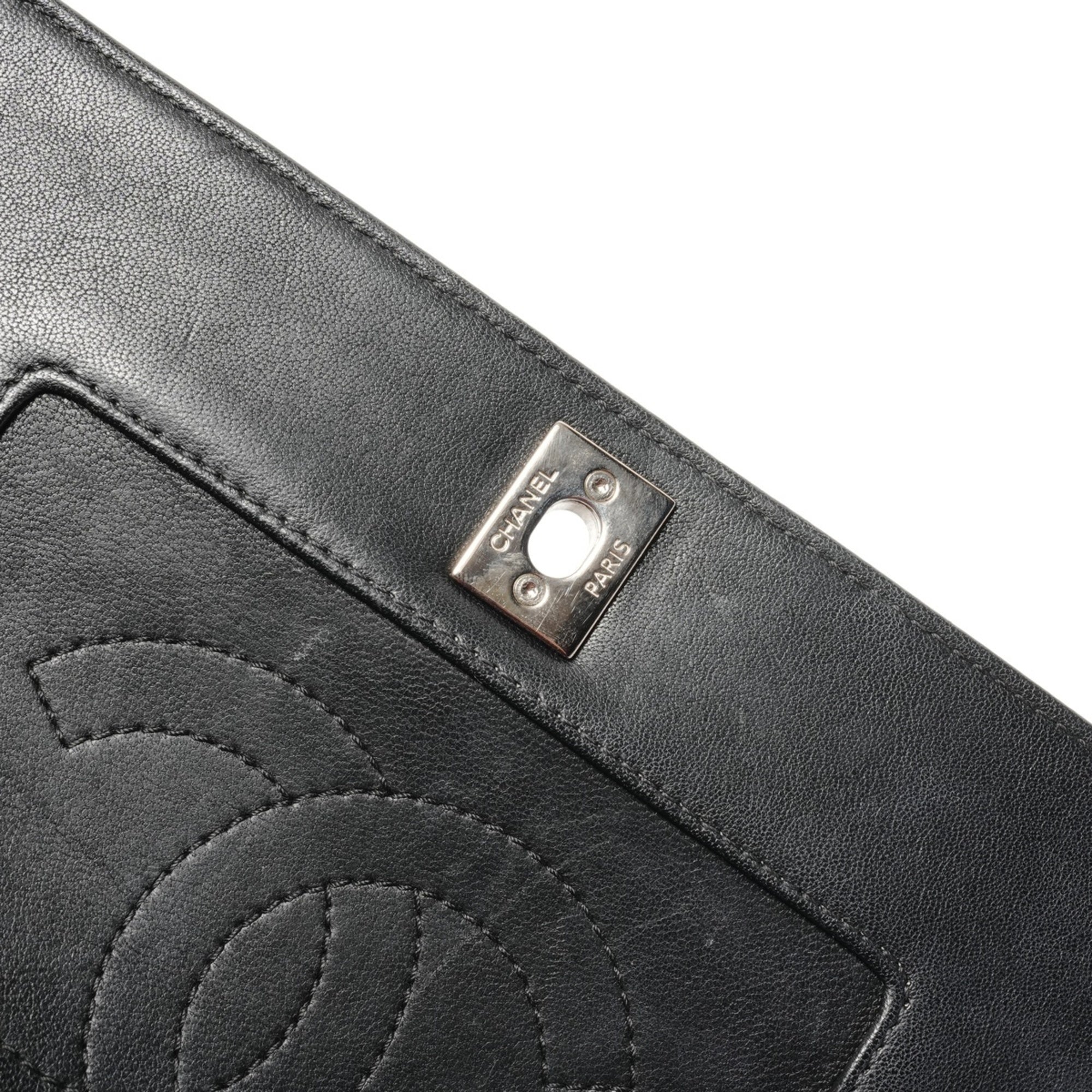 Chanel Black Leather Shoulder Bag (Pre-Owned)
