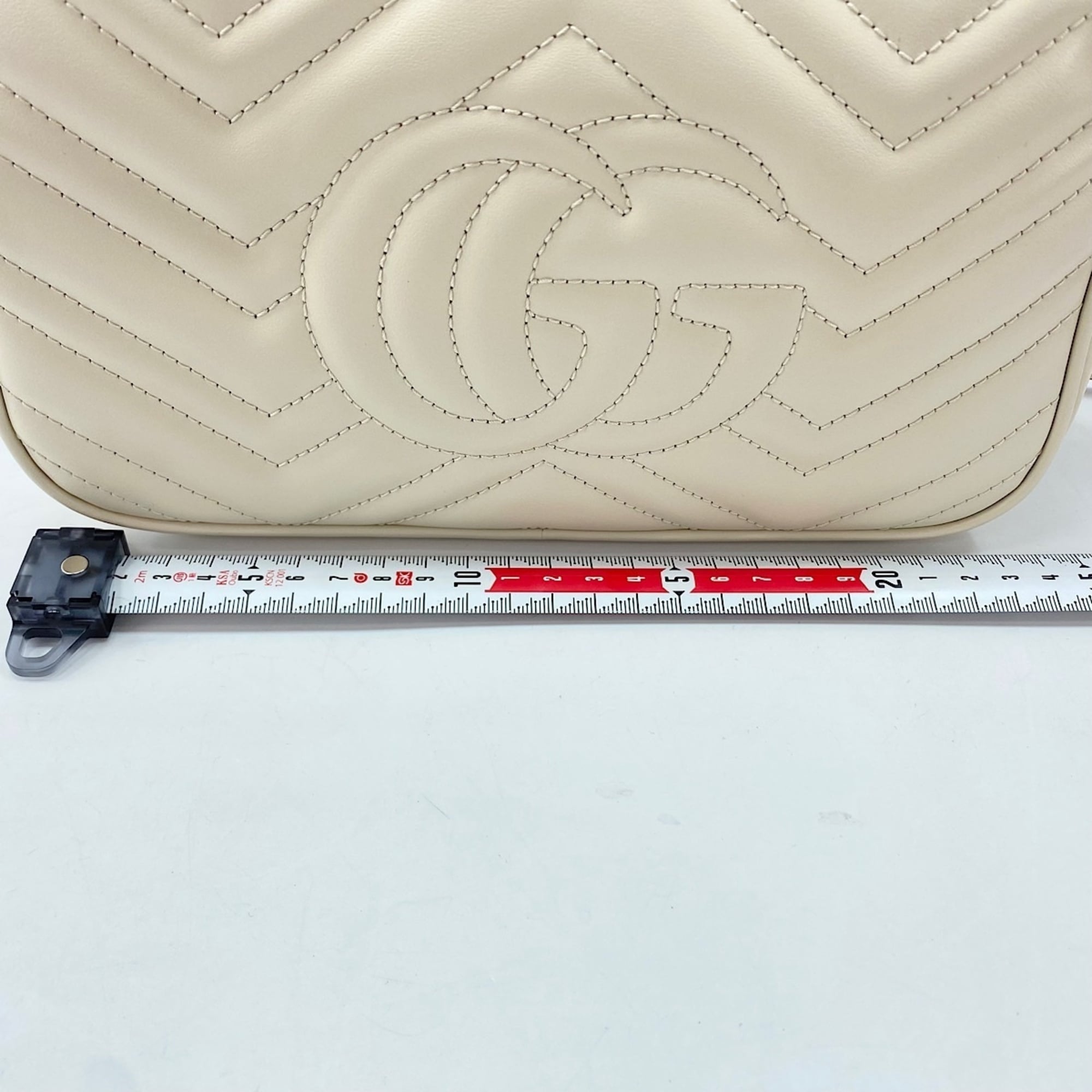 Gucci White Shoulder Bag (Pre-Owned)