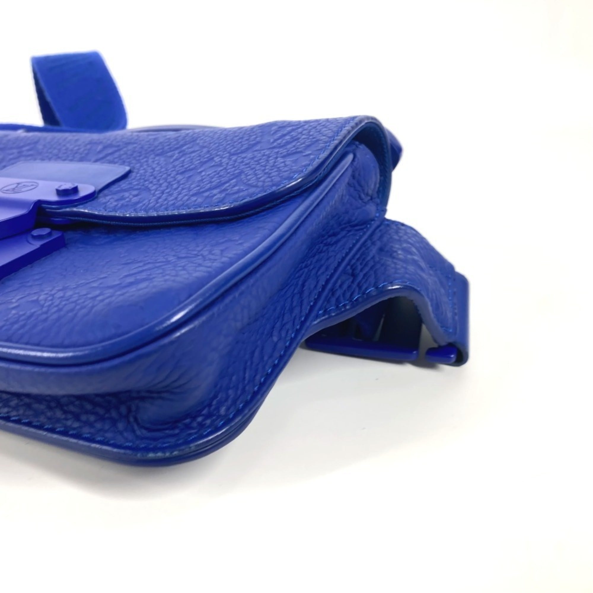 Louis Vuitton Blue Leather Shoulder Bag Sling Bag (Pre-Owned)