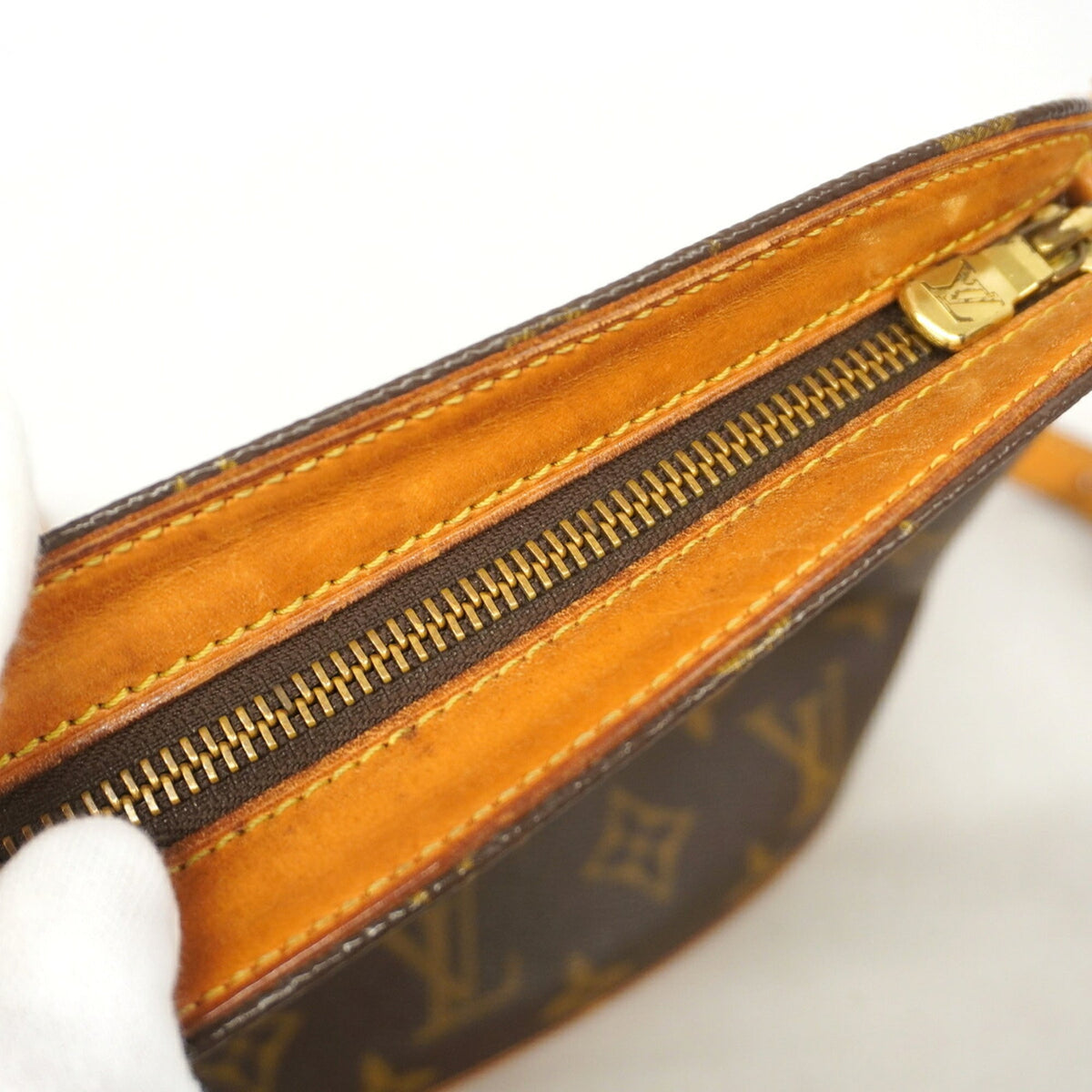 Louis Vuitton Brown Shoulder Bag (Pre-Owned)