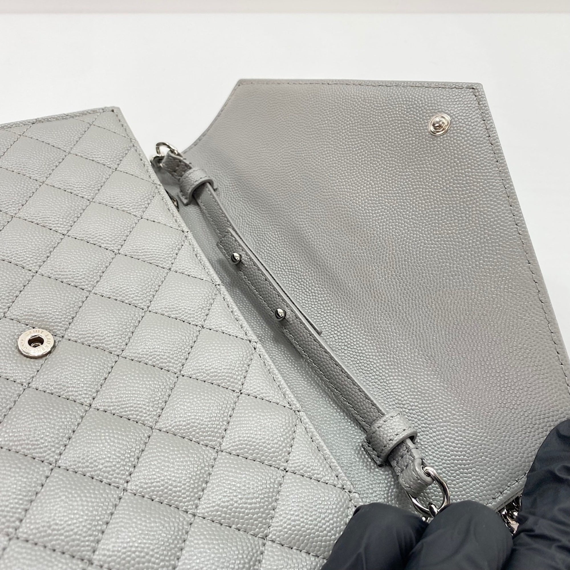 Yves Saint Laurent Gray Shoulder Bag (Pre-Owned)