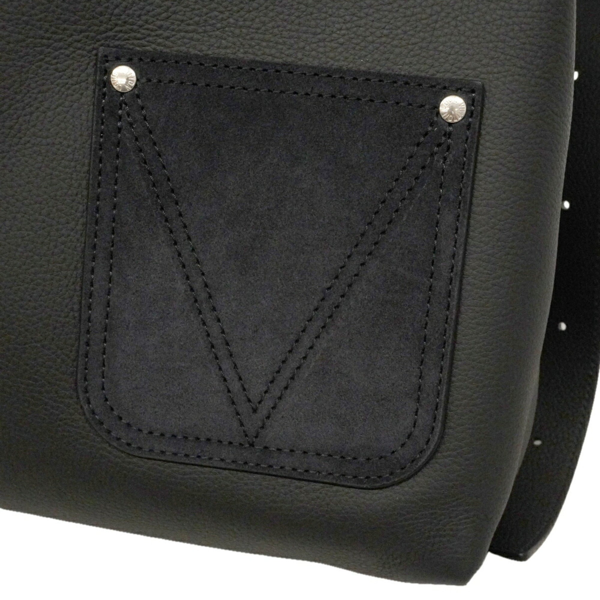 Louis Vuitton Noir Shoulder Bag (Pre-Owned)