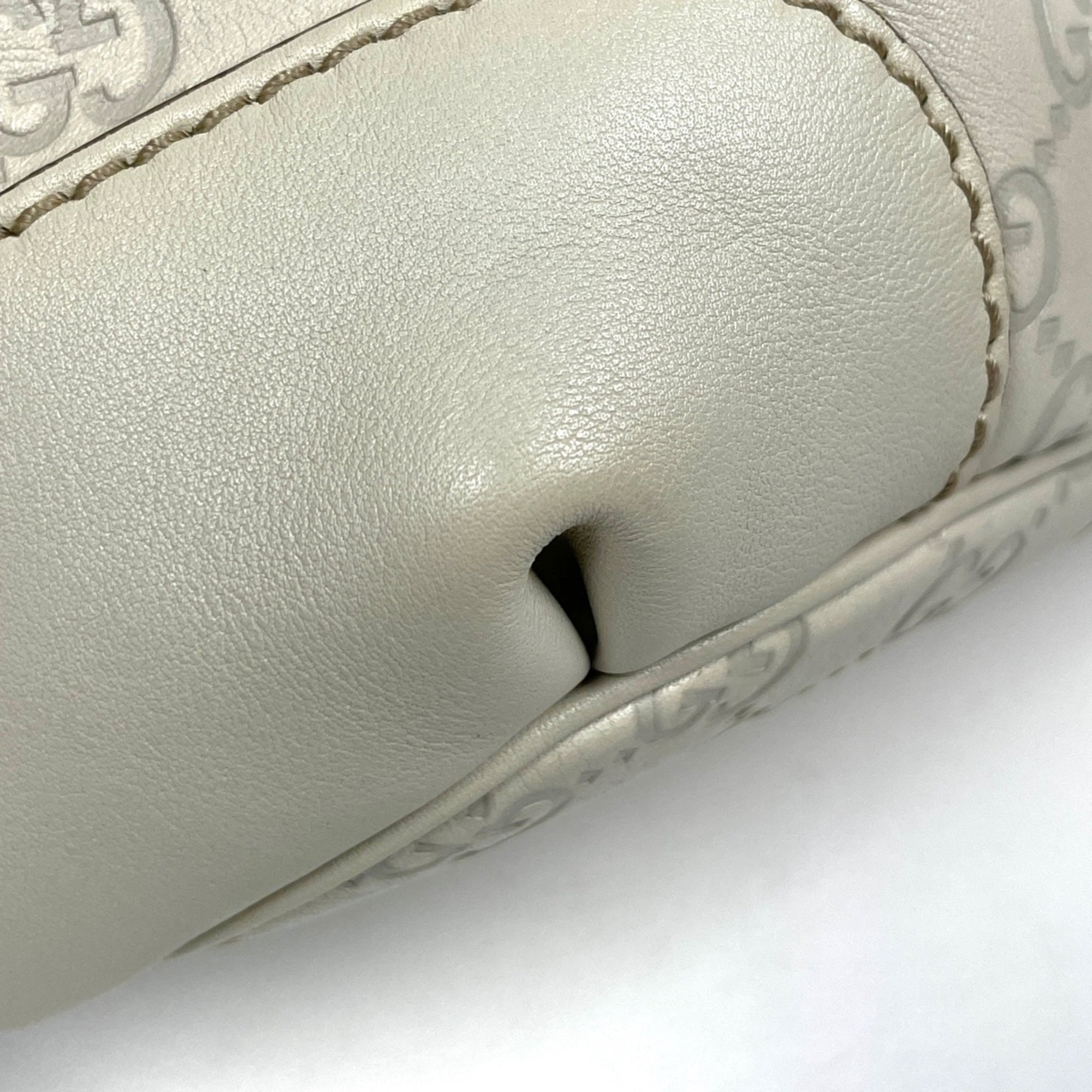 Gucci Sukey Ivory Gg Leather Handbag (Pre-Owned)