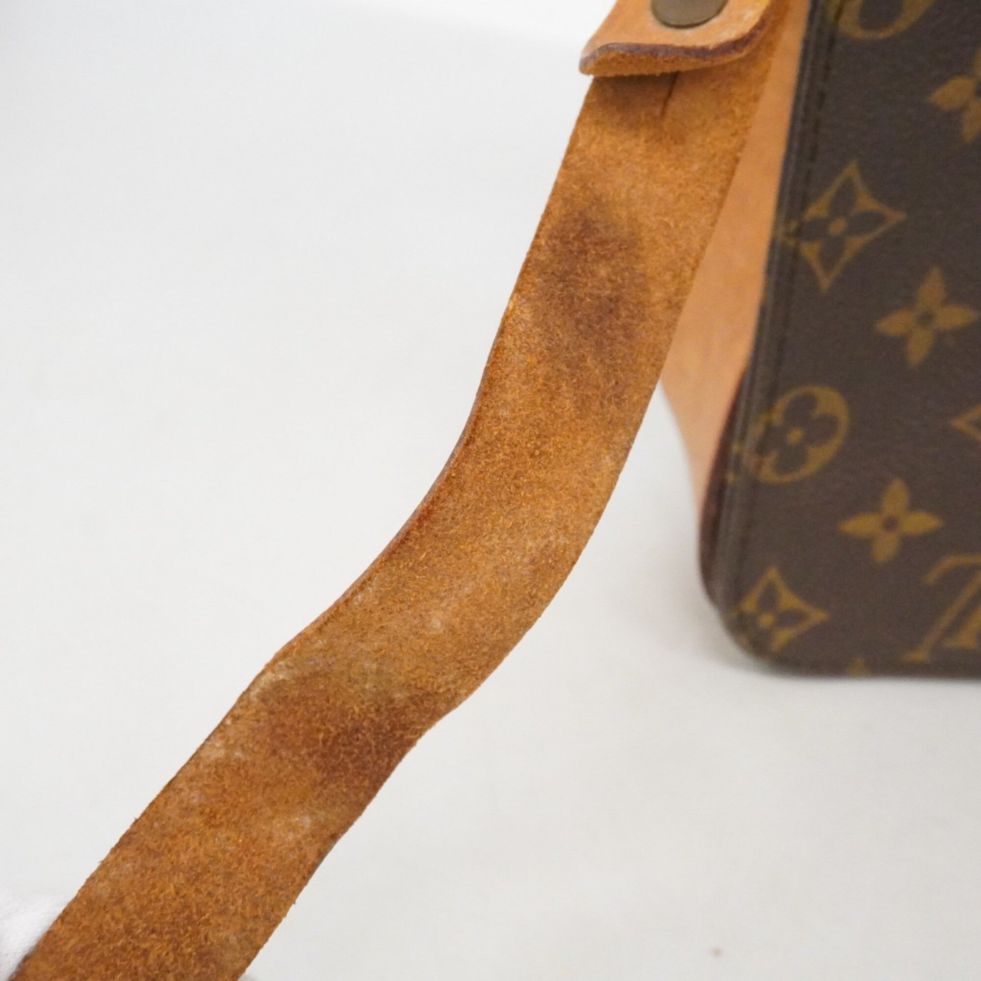 Louis Vuitton Brown Shoulder Bag (Pre-Owned)