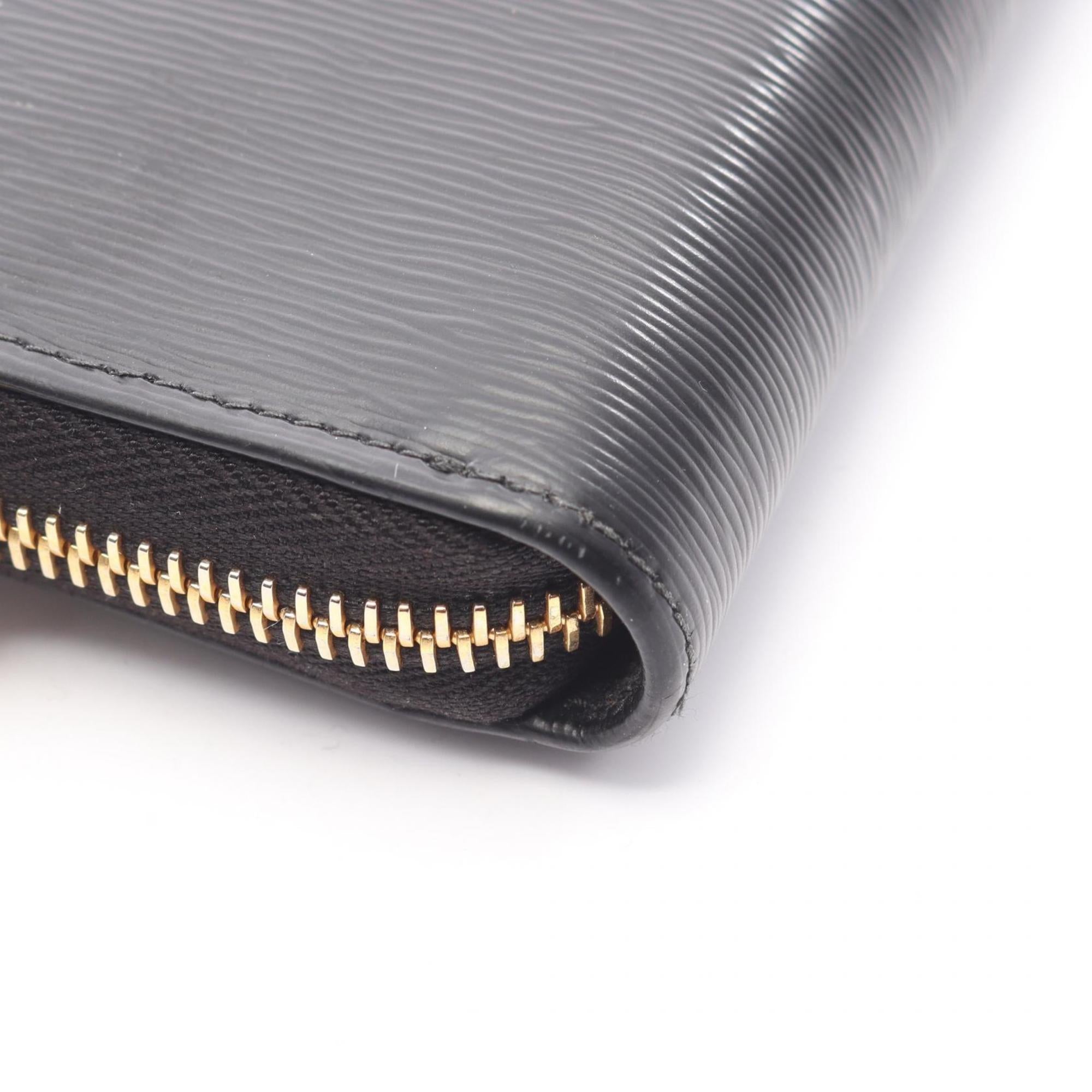 Prada Black Leather Long Wallet (Bi-Fold) (Pre-Owned)