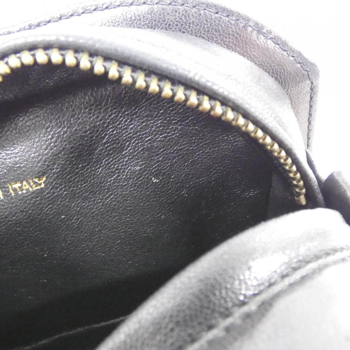 Chanel Black Leather Shoulder Bag (Pre-Owned)