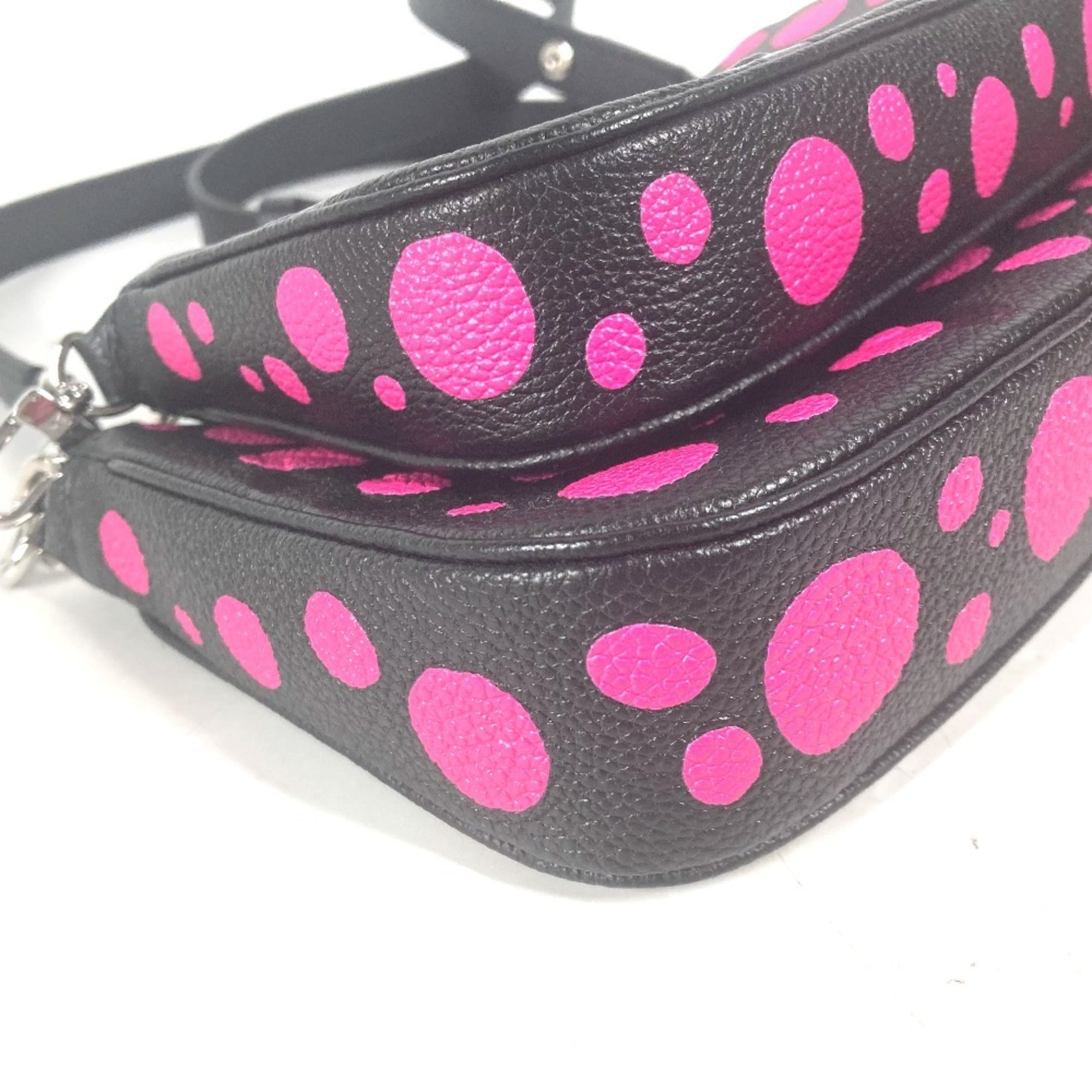 Louis Vuitton Black Pink Monogram Empreinte Pochette Shoulder Bag (Pre-Owned)