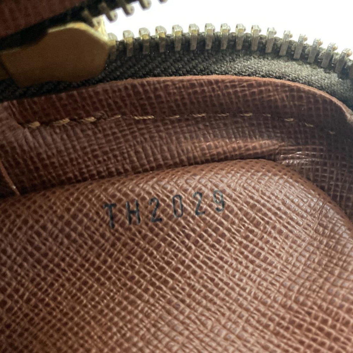 Louis Vuitton Brown Monogram Shoulder Bag (Pre-Owned)