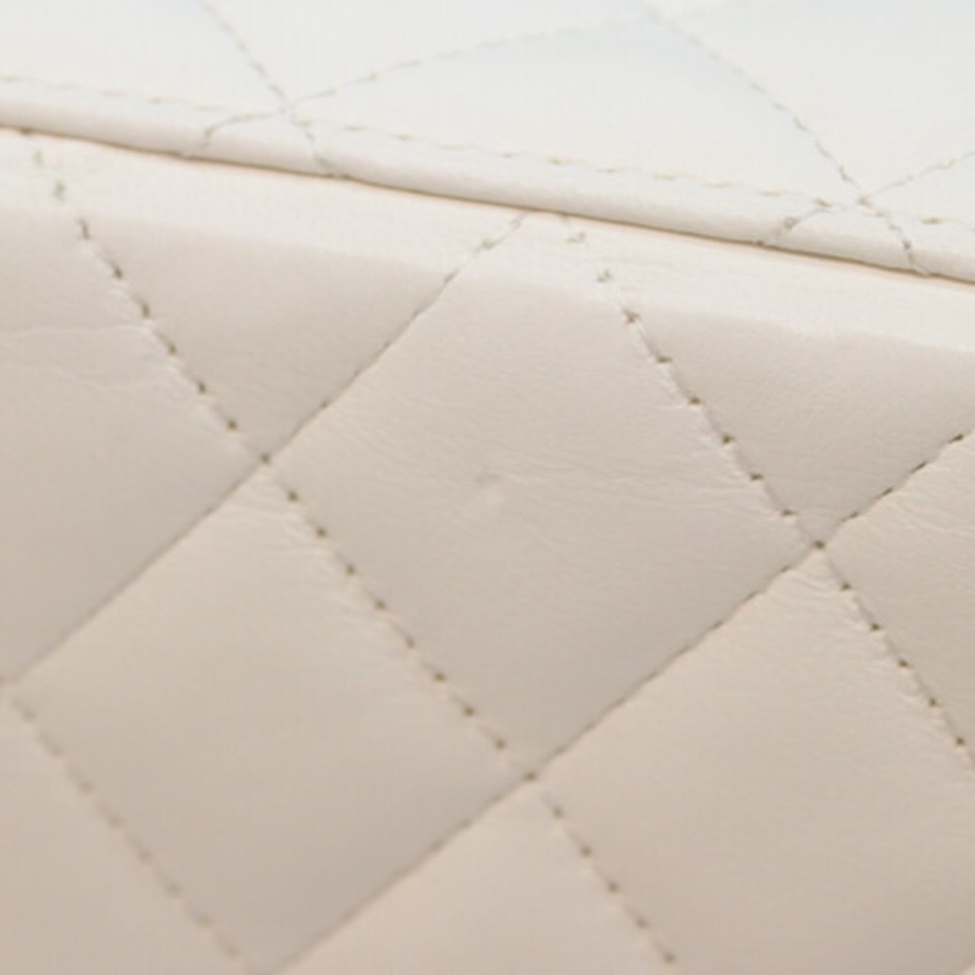 Chanel White Leather Shoulder Bag Vanity Bag (Pre-Owned)