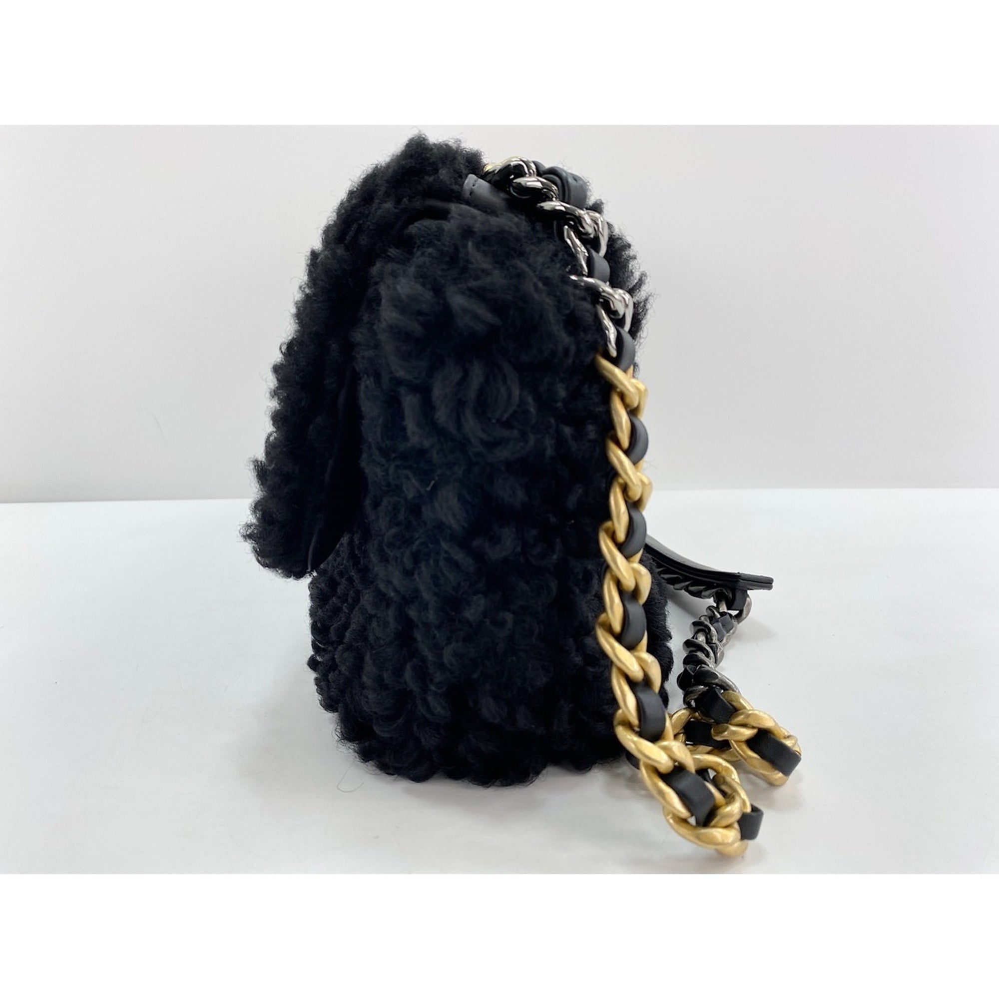 Chanel Black Shoulder Bag (Pre-Owned)