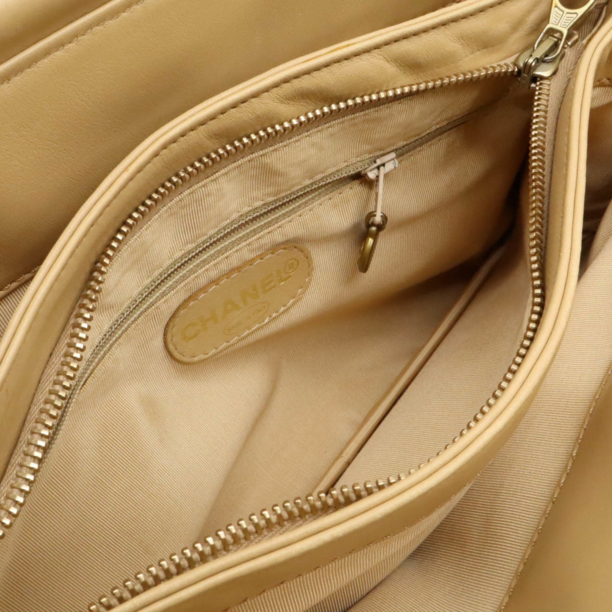 Chanel Beige Brown Leather Plastic Handbag (Pre-Owned)