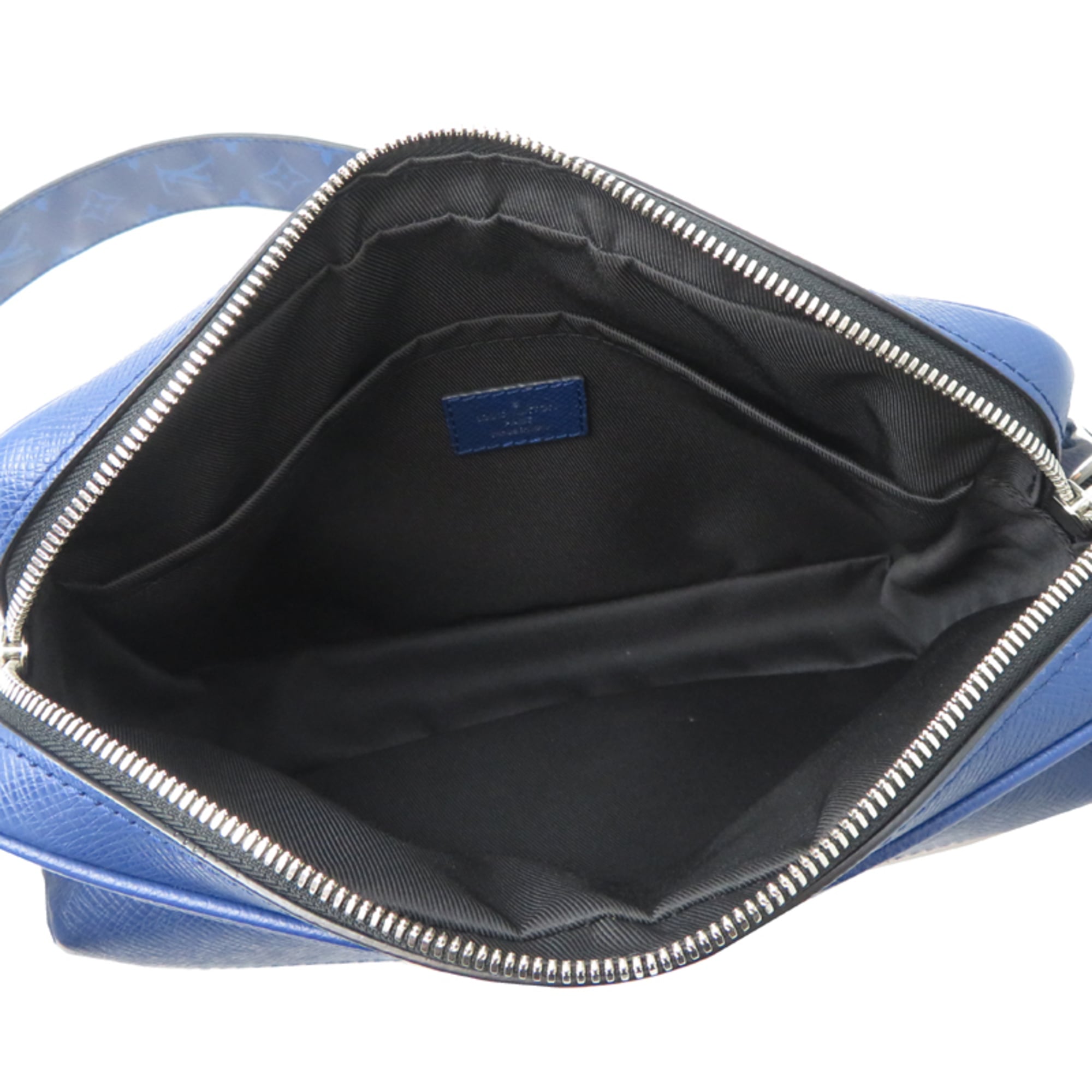 Louis Vuitton Cobalt Taigarama Messenger Bag (Pre-Owned)